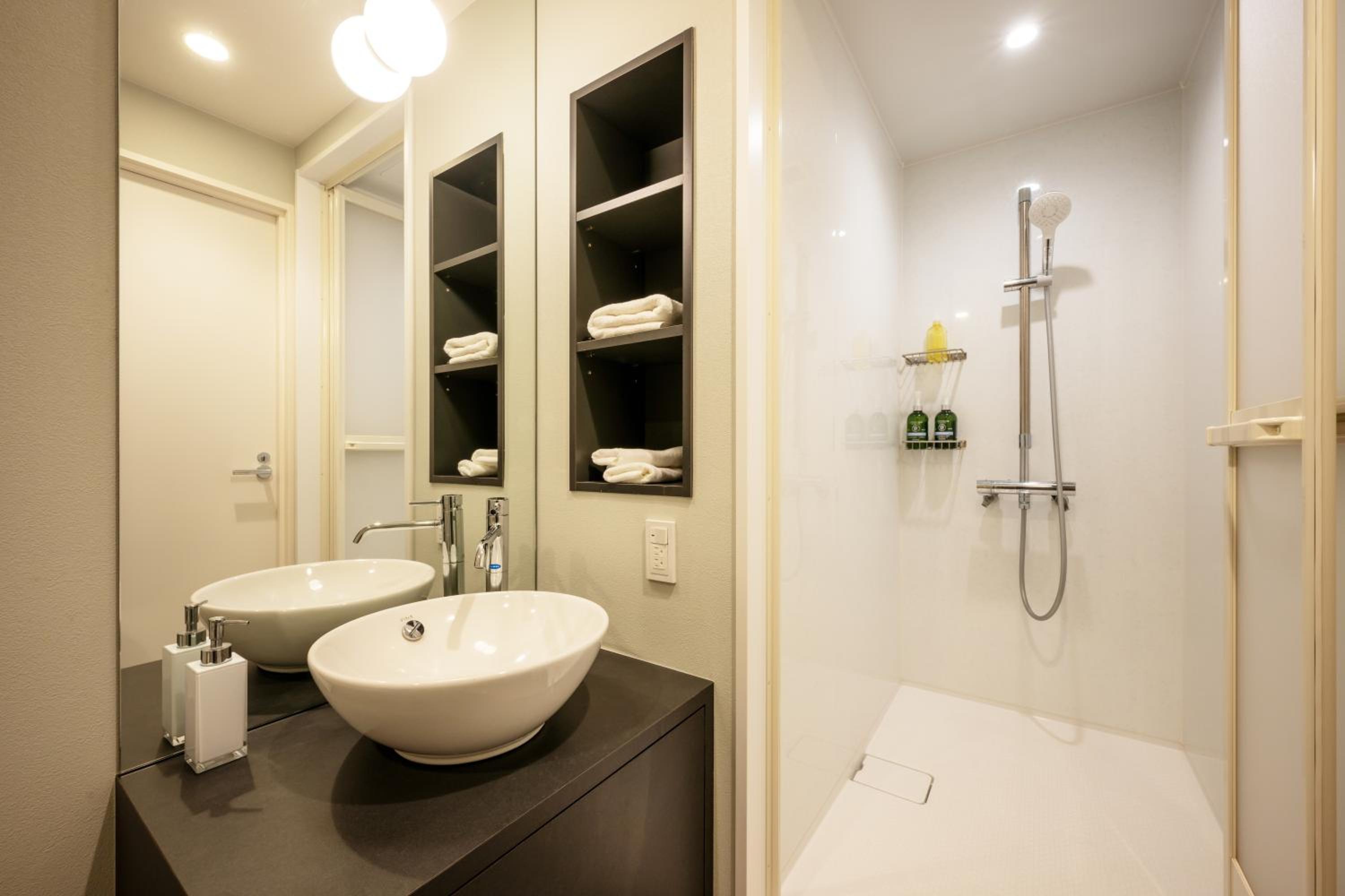 Single Room with Private Bathroom photo 2