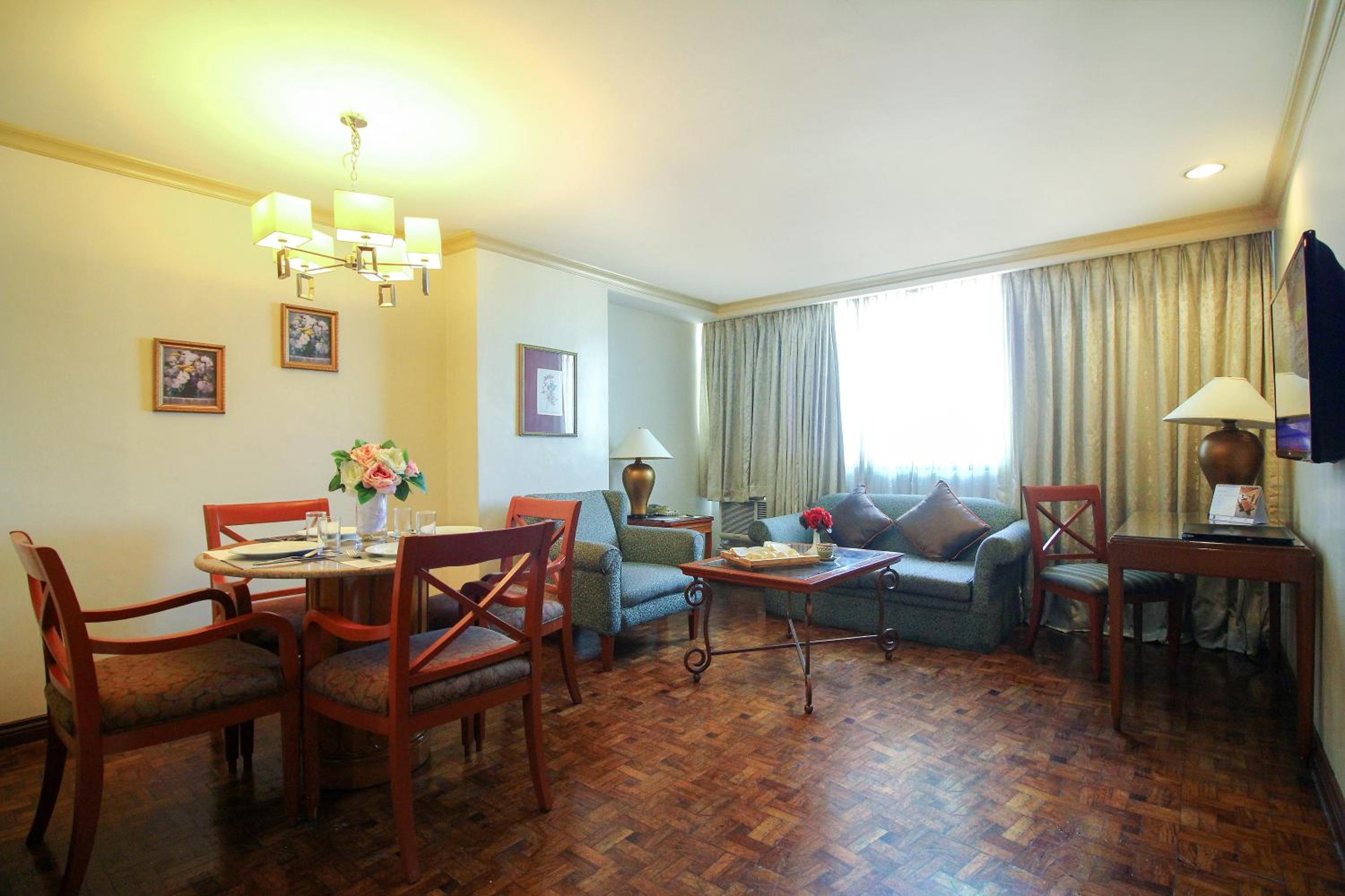 One Bedroom Suite - Photo 4
