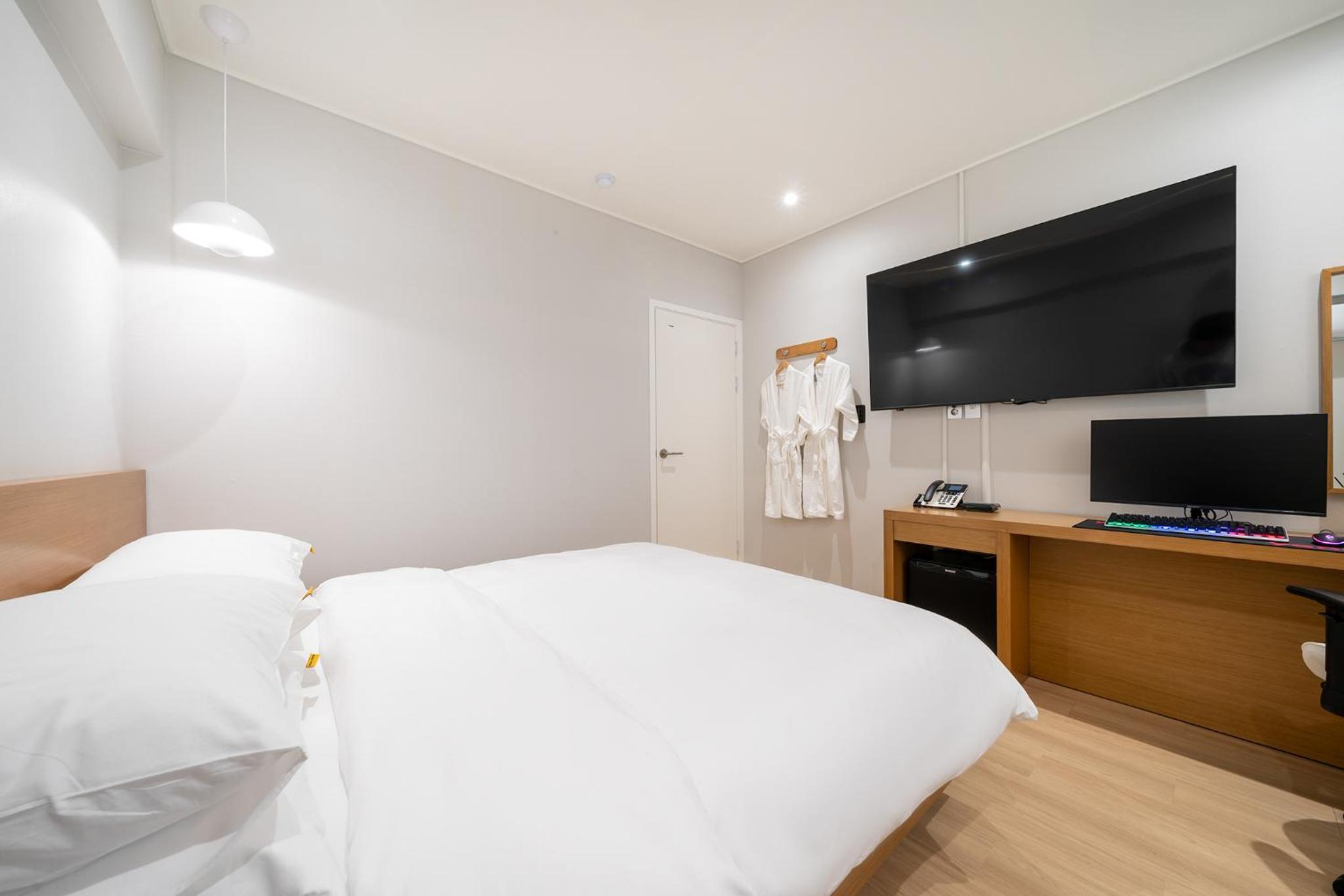 Double Room - Photo 3