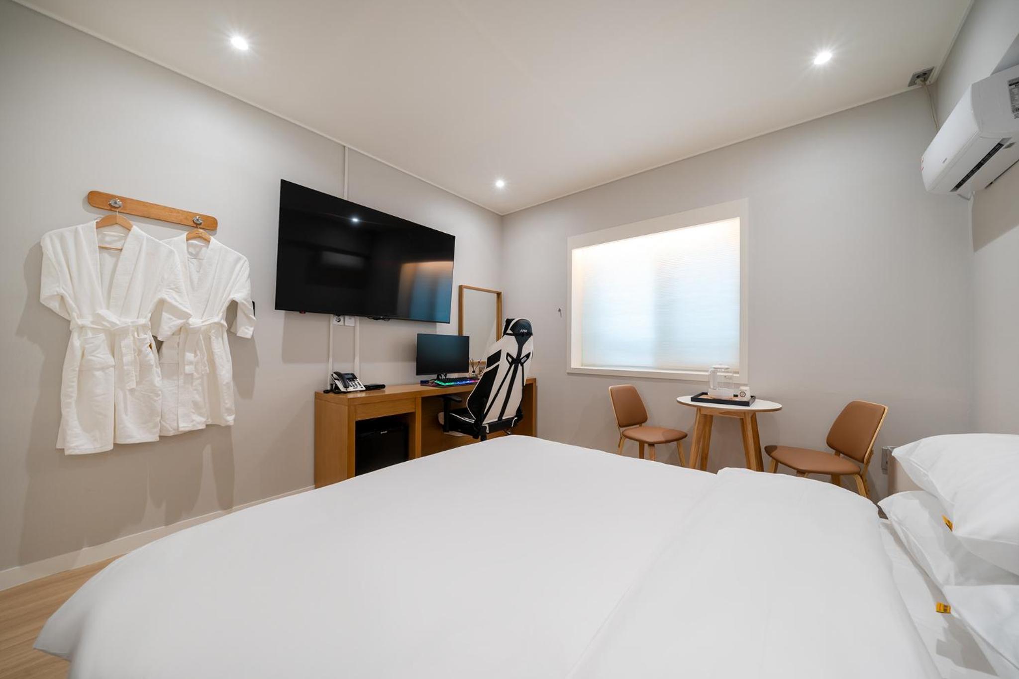 Double Room - Photo 1
