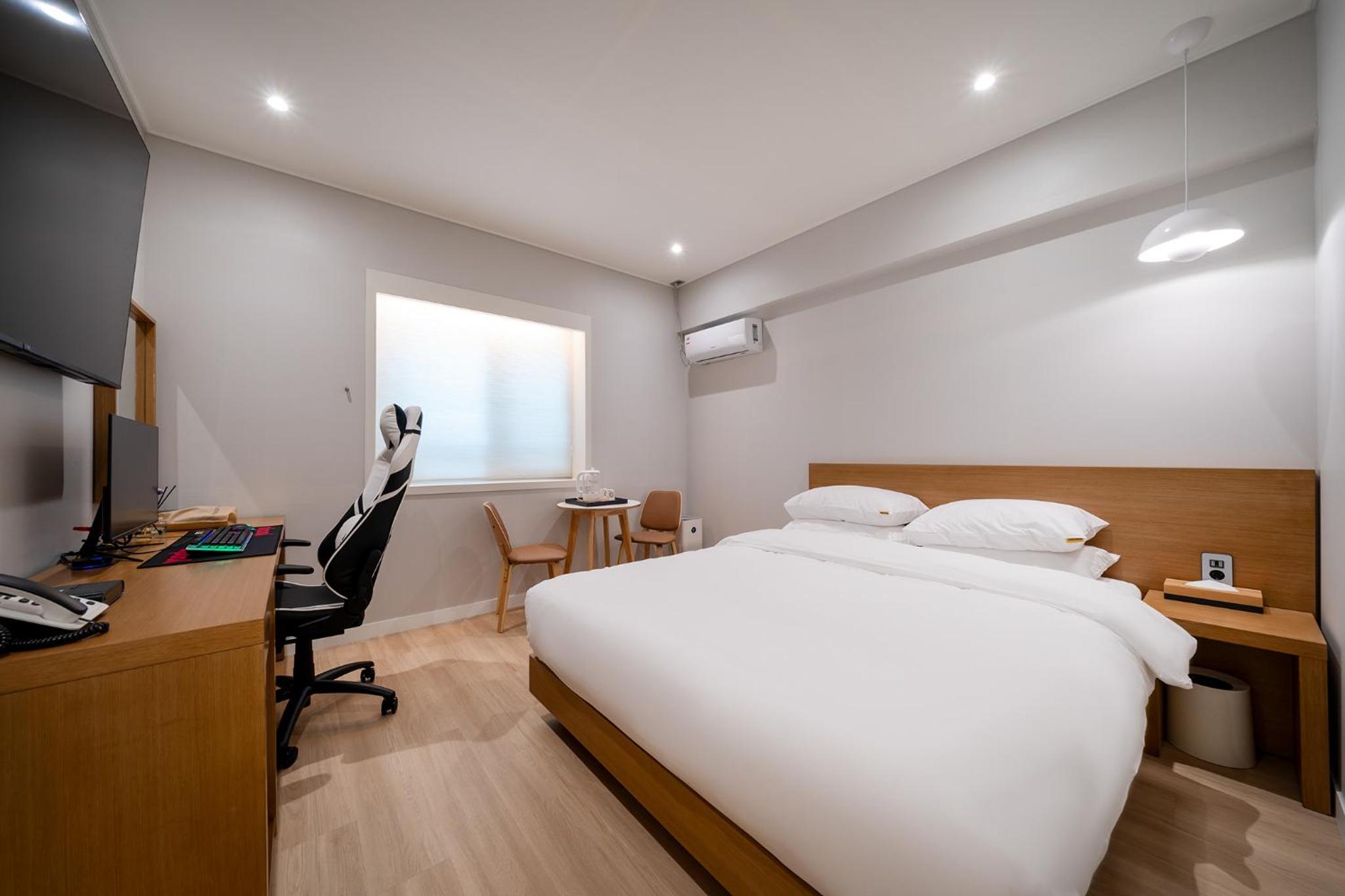 Double Room - Photo 9