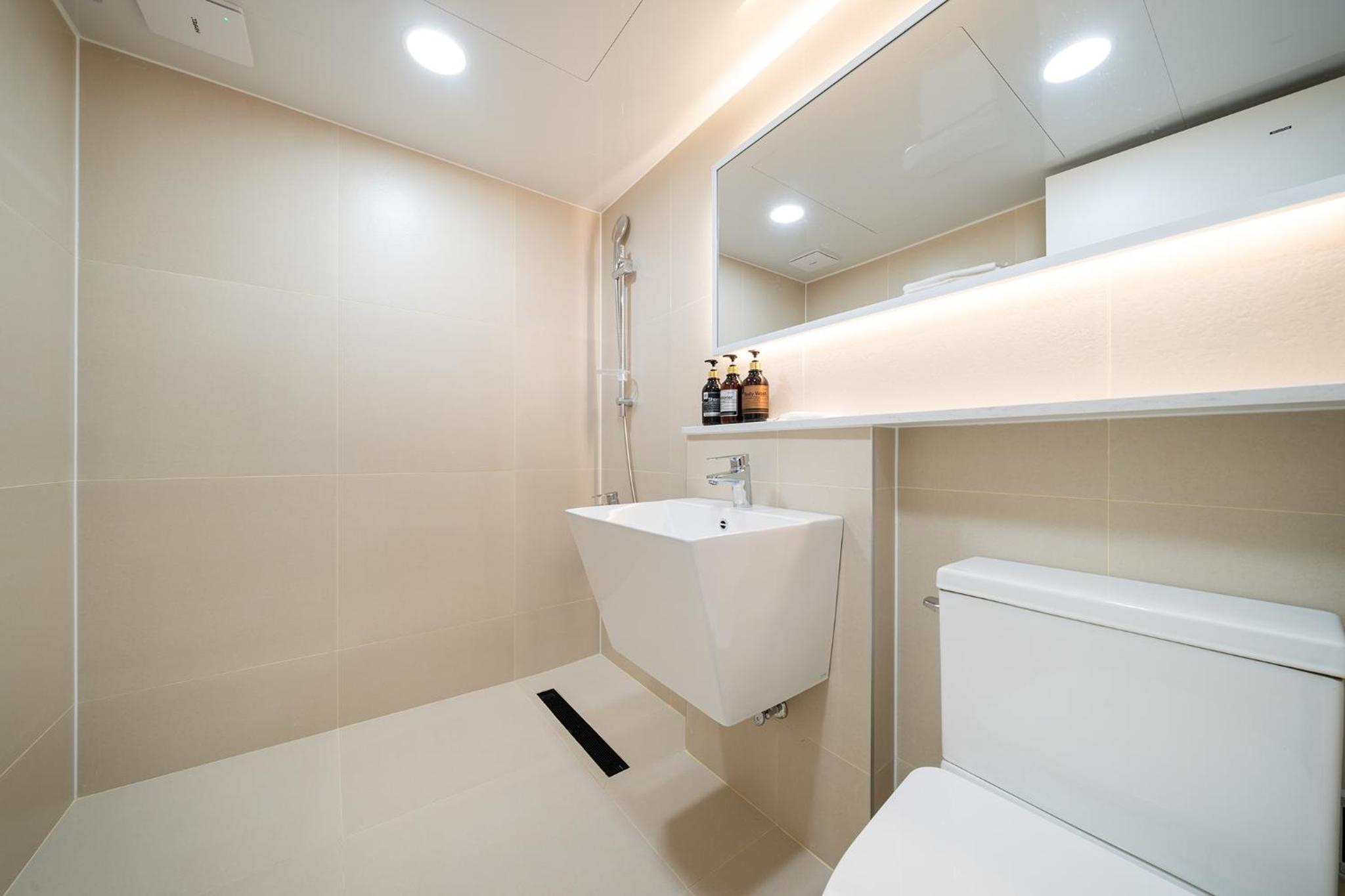 Double Room - Photo 8