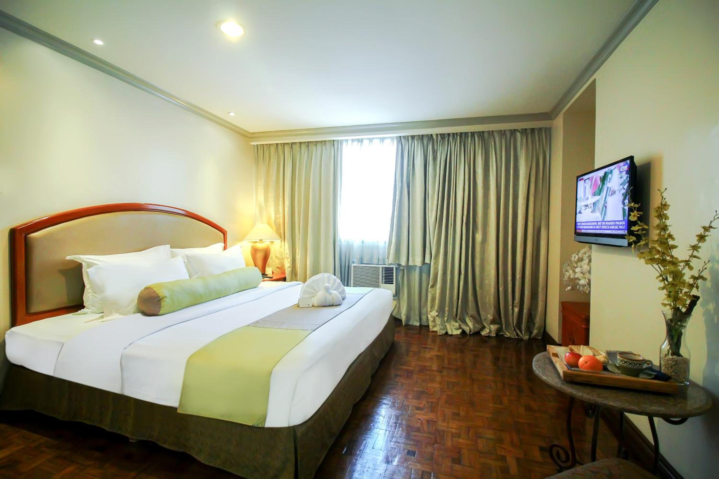 One Bedroom Suite - Photo 6