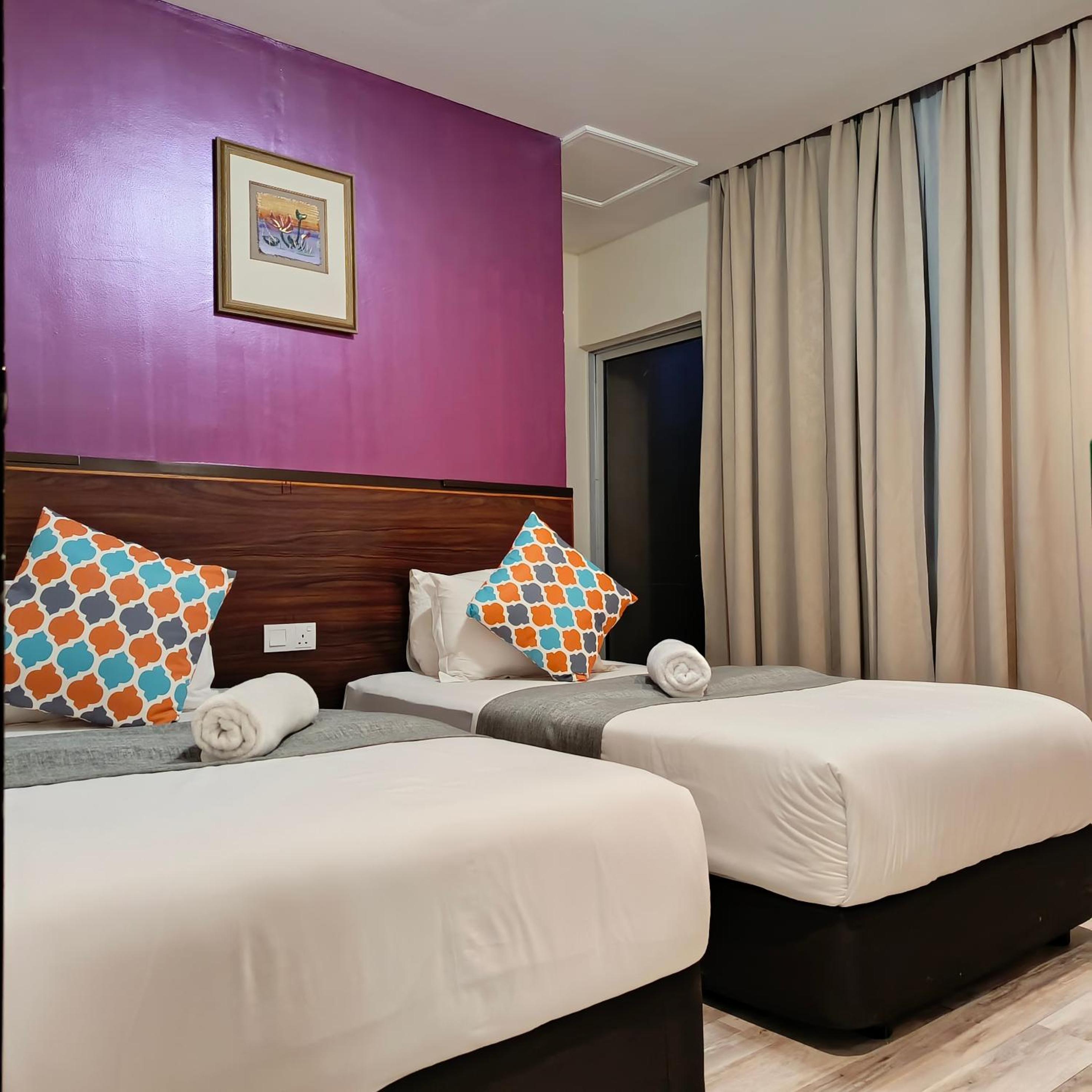 Twin Room with Balcony - Photo 2