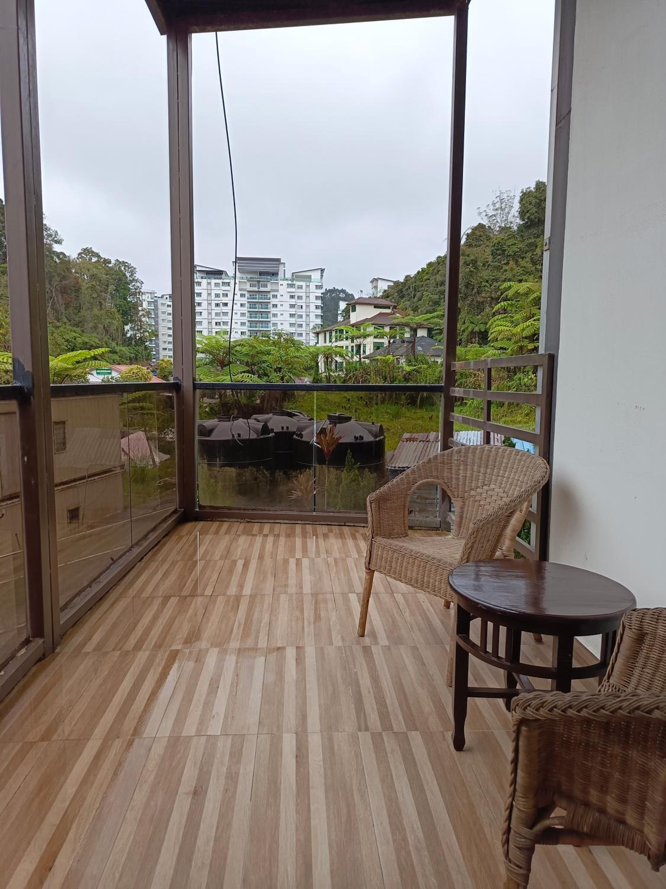 Deluxe Double Room with Balcony - Photo 4