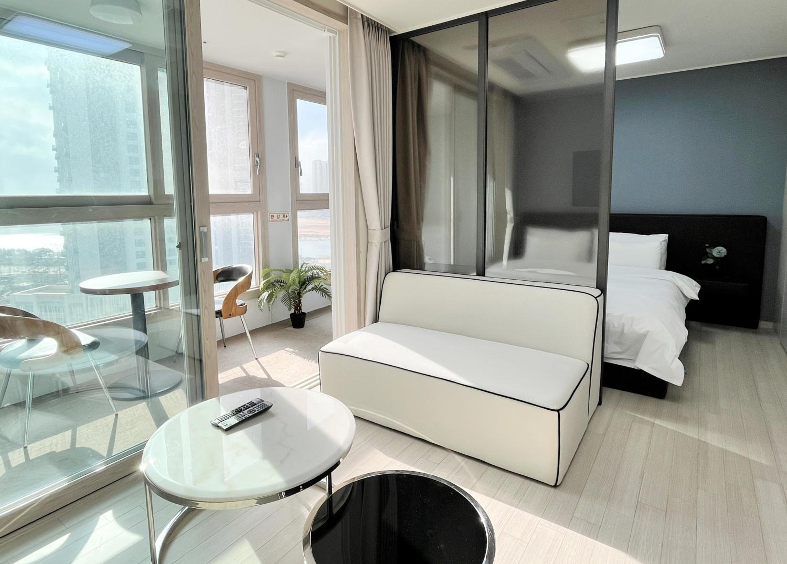 Double Room with Balcony - Photo 4
