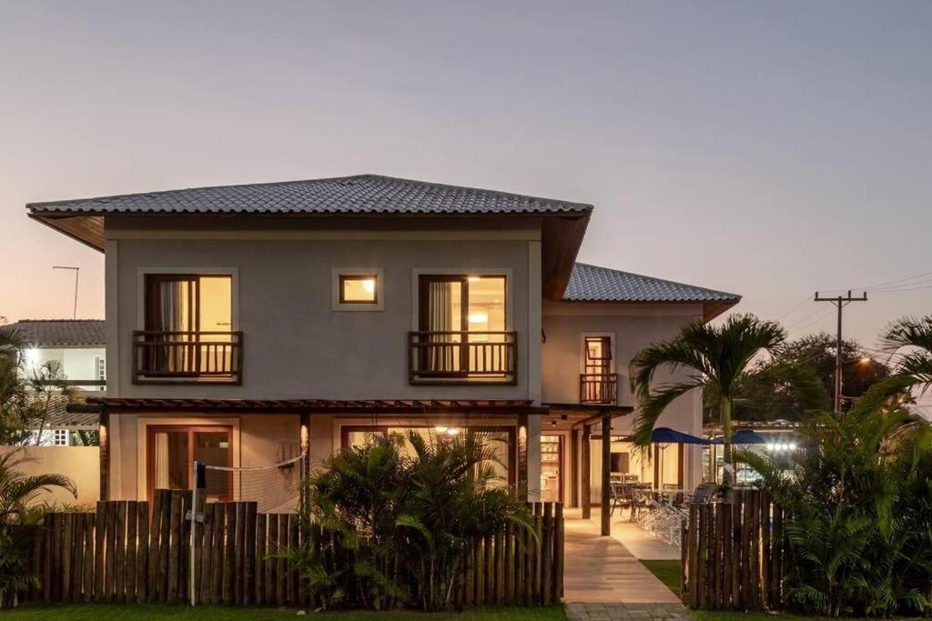 Eight-Bedroom House photo 2