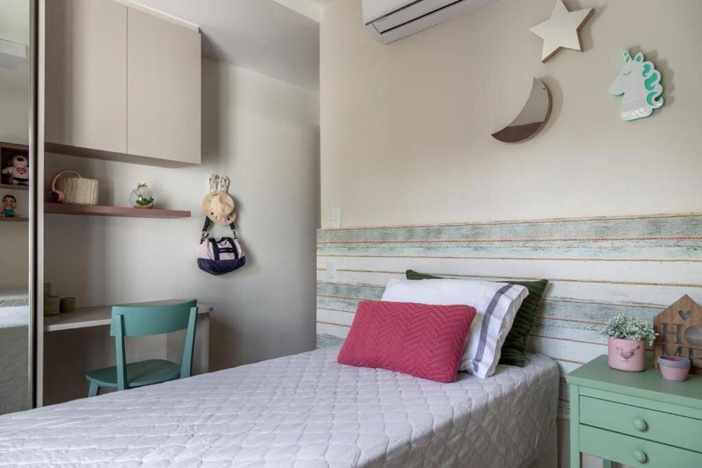 Eight-Bedroom House photo 1
