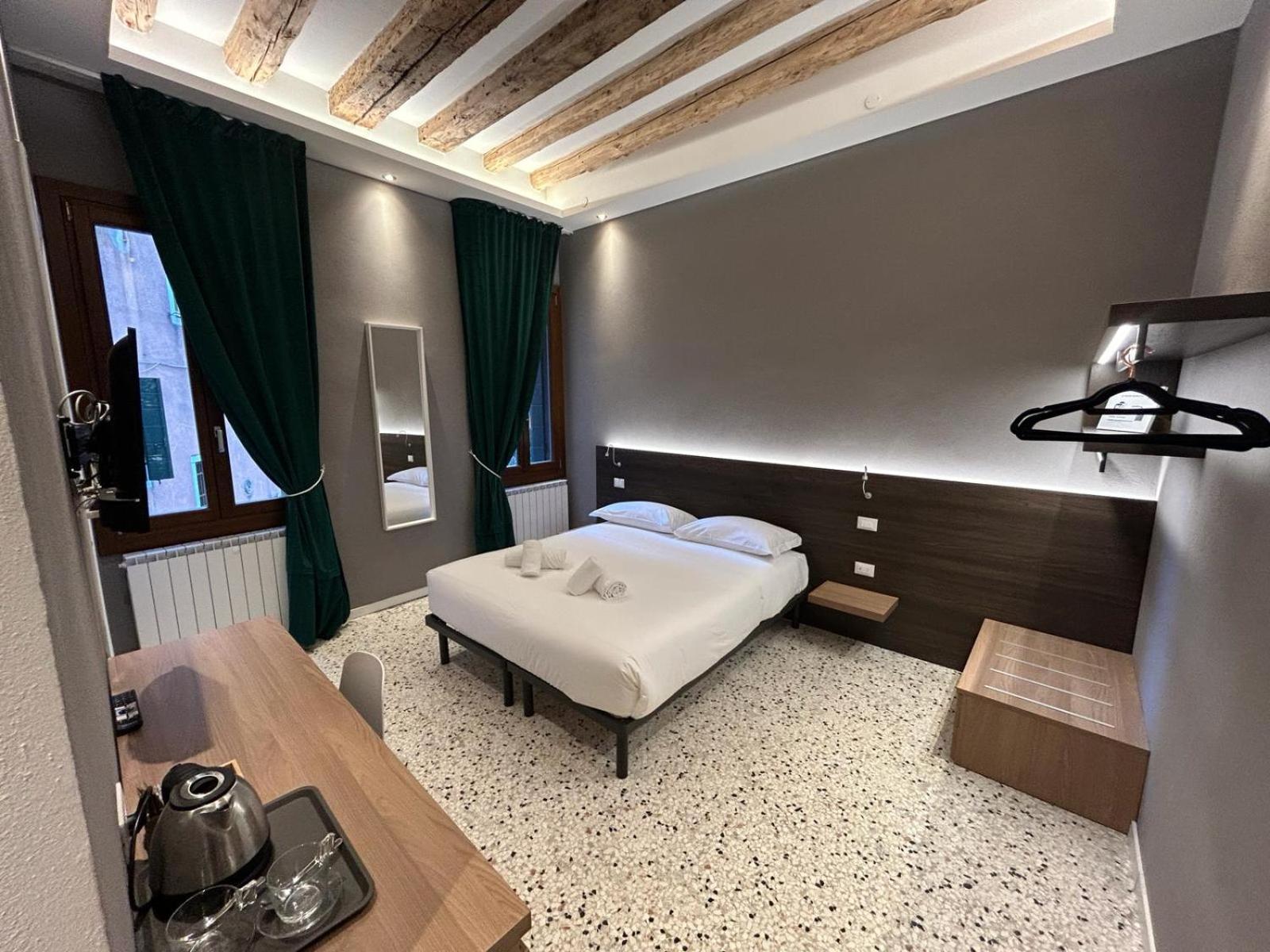 Junior Suite with Canal View photo 2