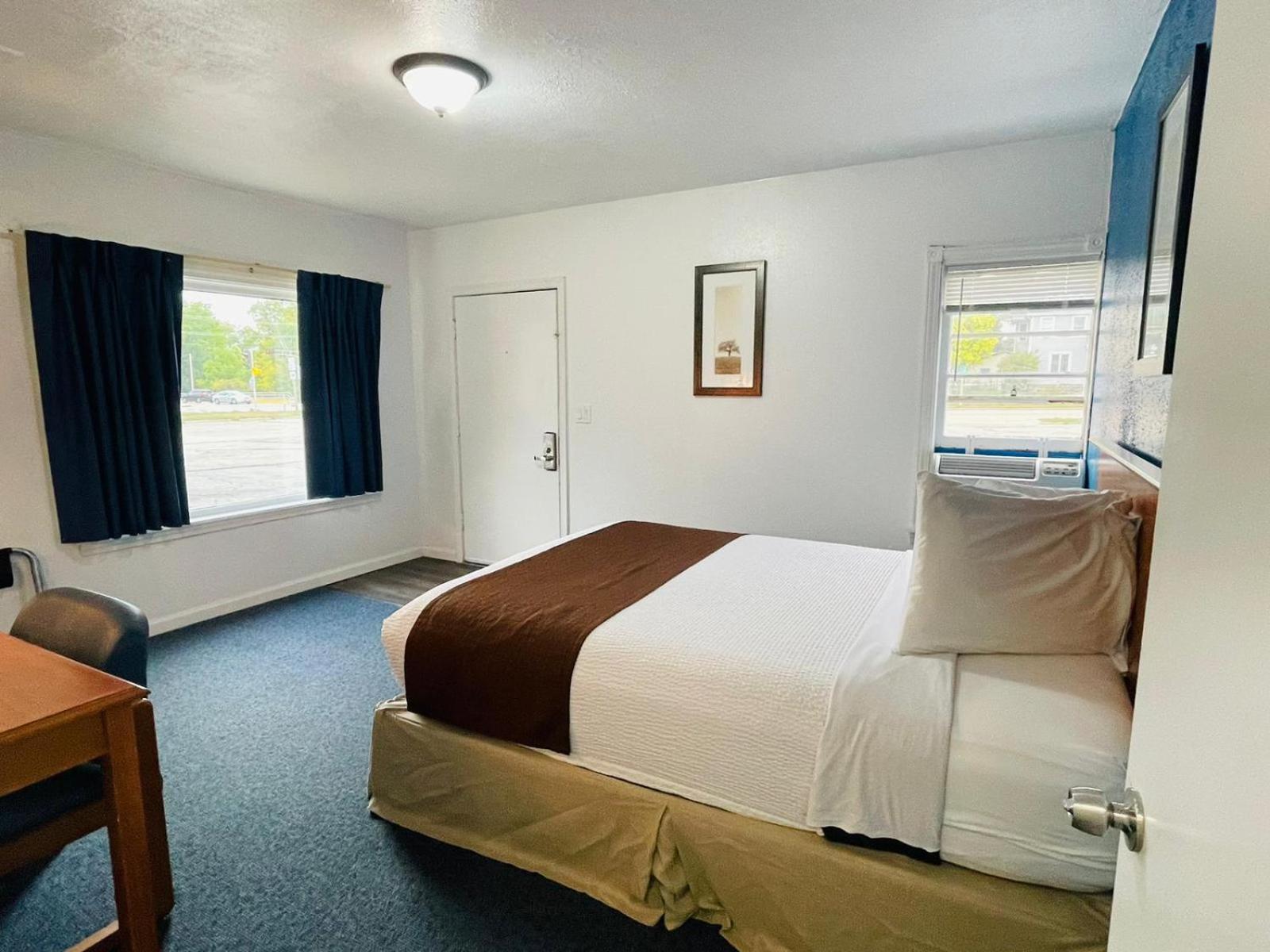 Queen Room photo 1