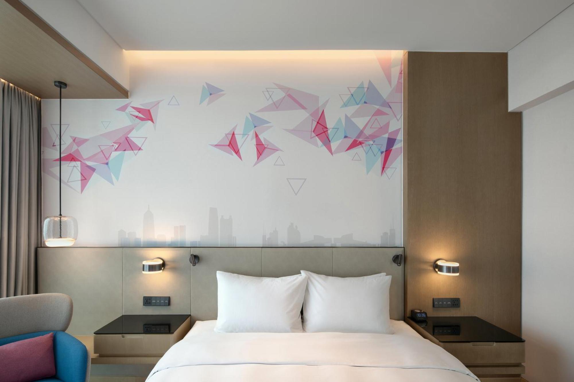 Deluxe King Room - Photo 4