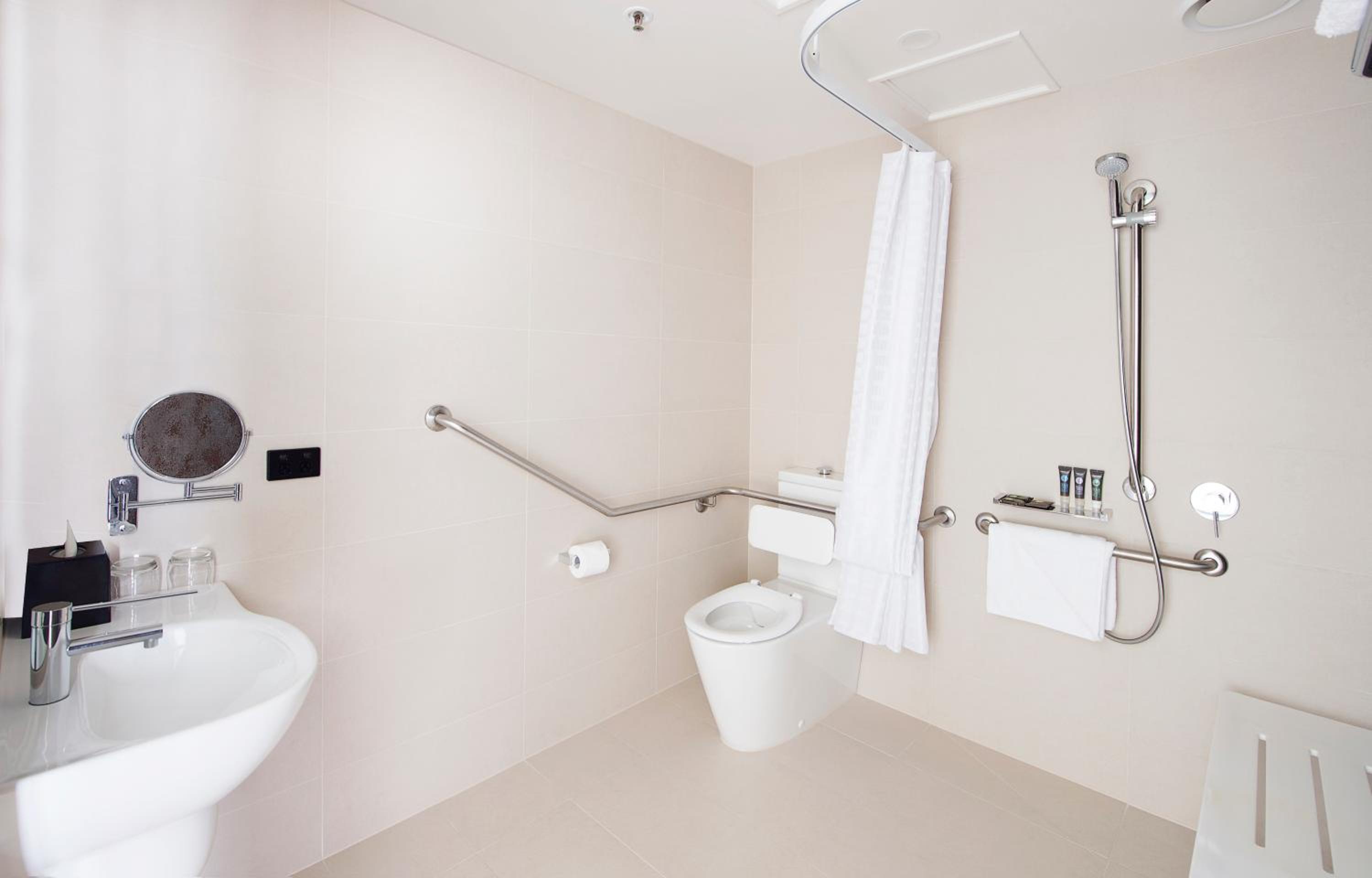 Accessible Twin Room - Photo 4