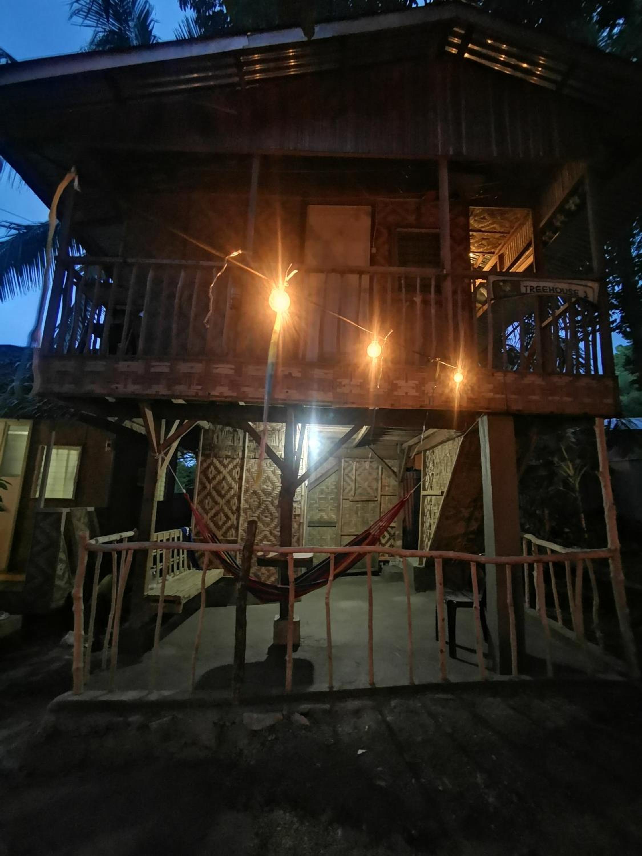 Family Suite with Balcony - Photo 4