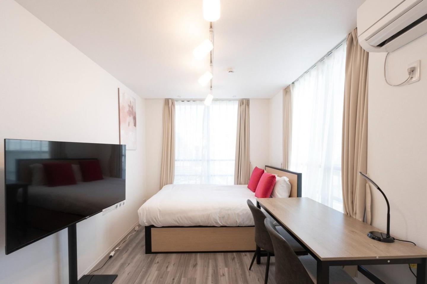One-Bedroom Apartment photo 2