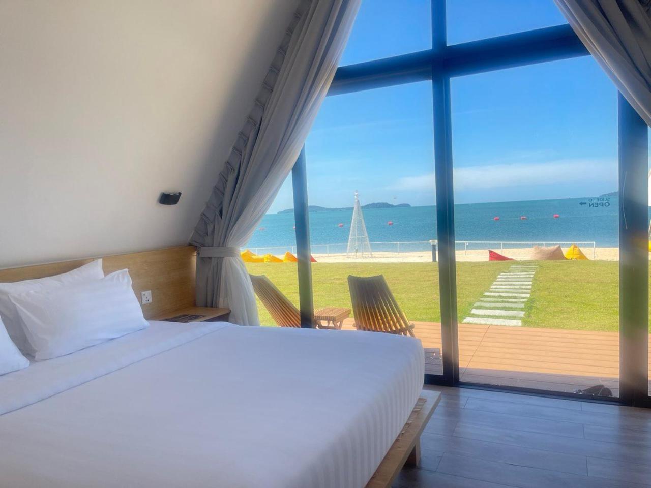 Queen Bed Sea View photo 1