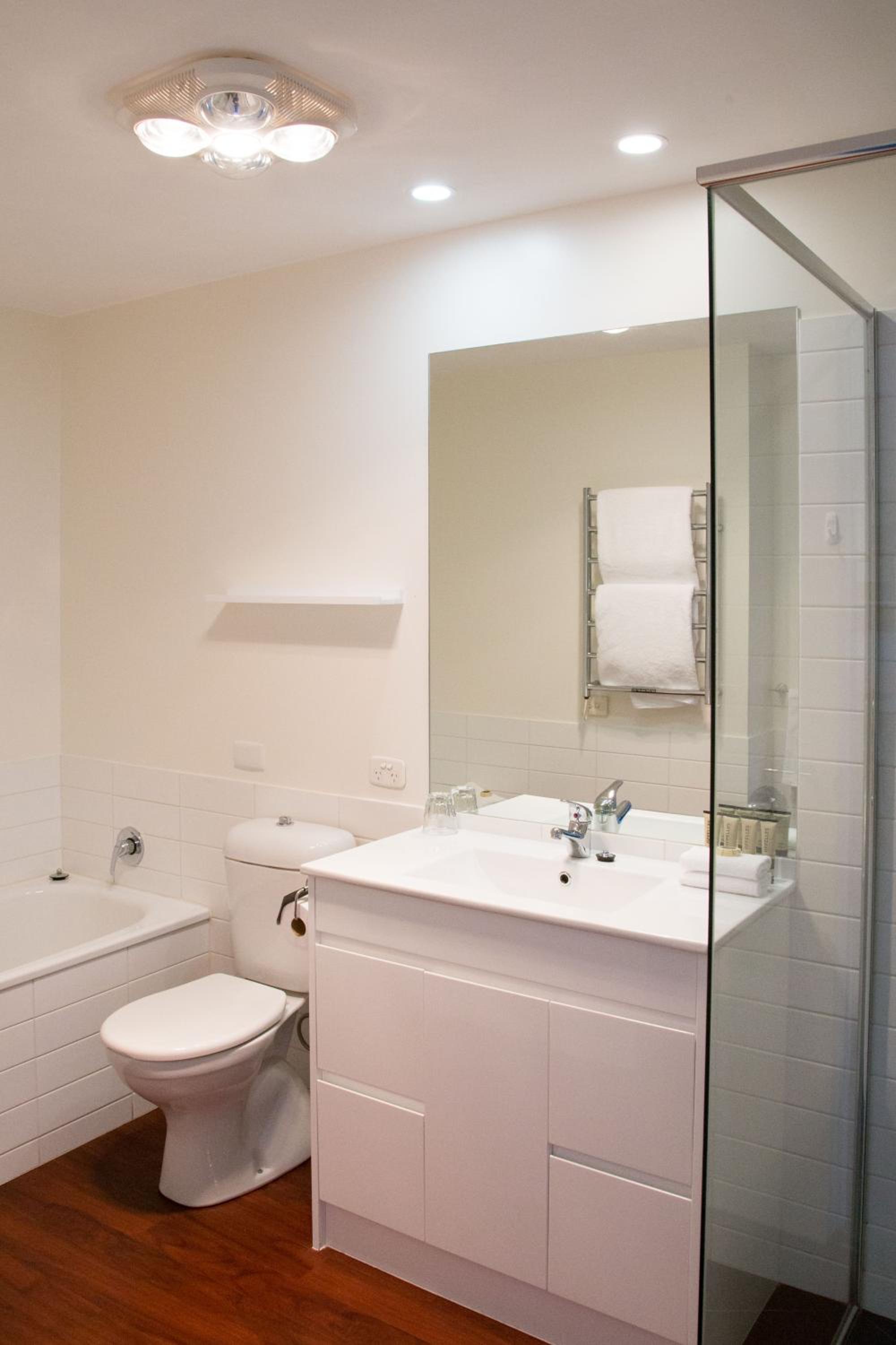 Three-Bedroom Apartment - Photo 7