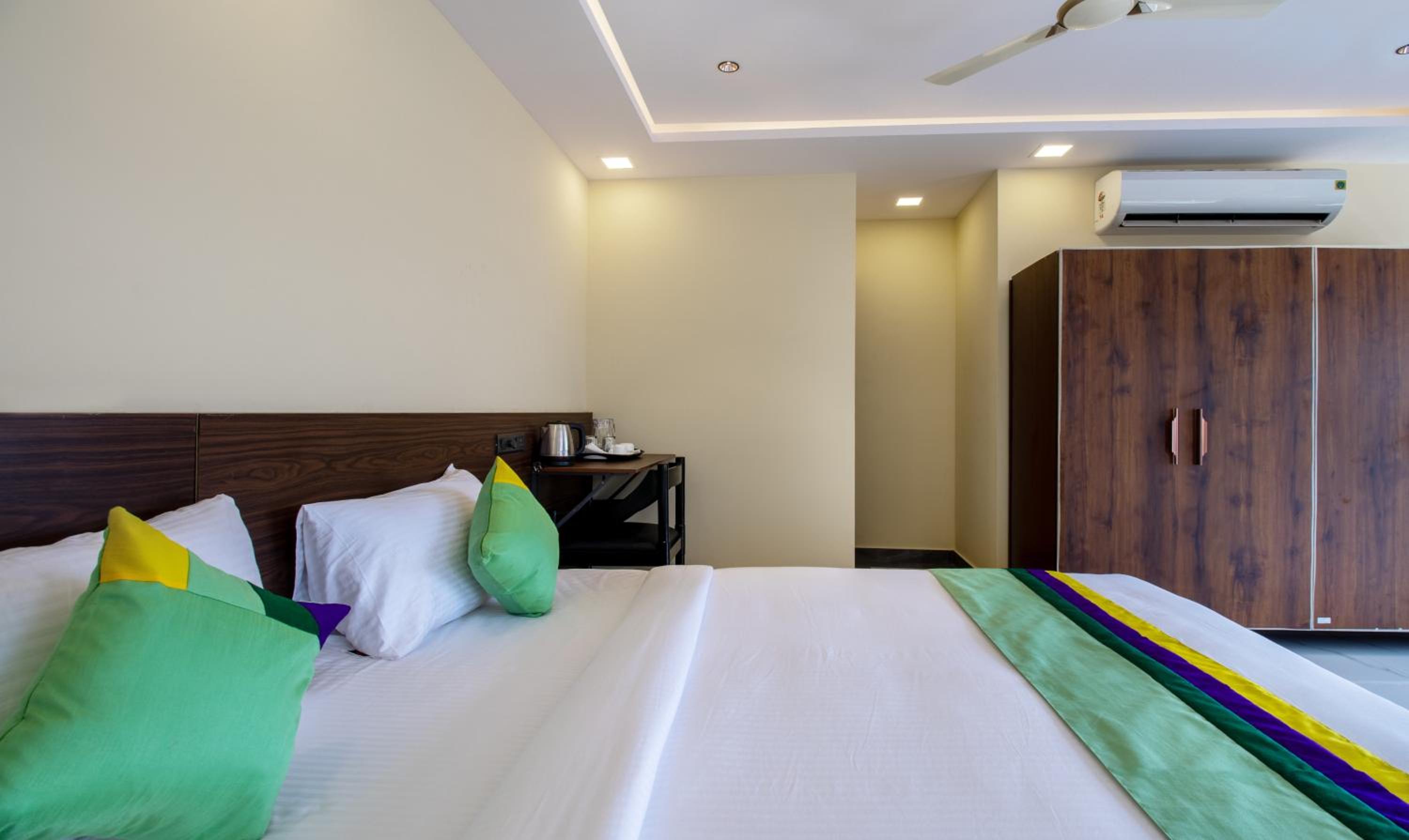 Spacious Premium Room photo 3