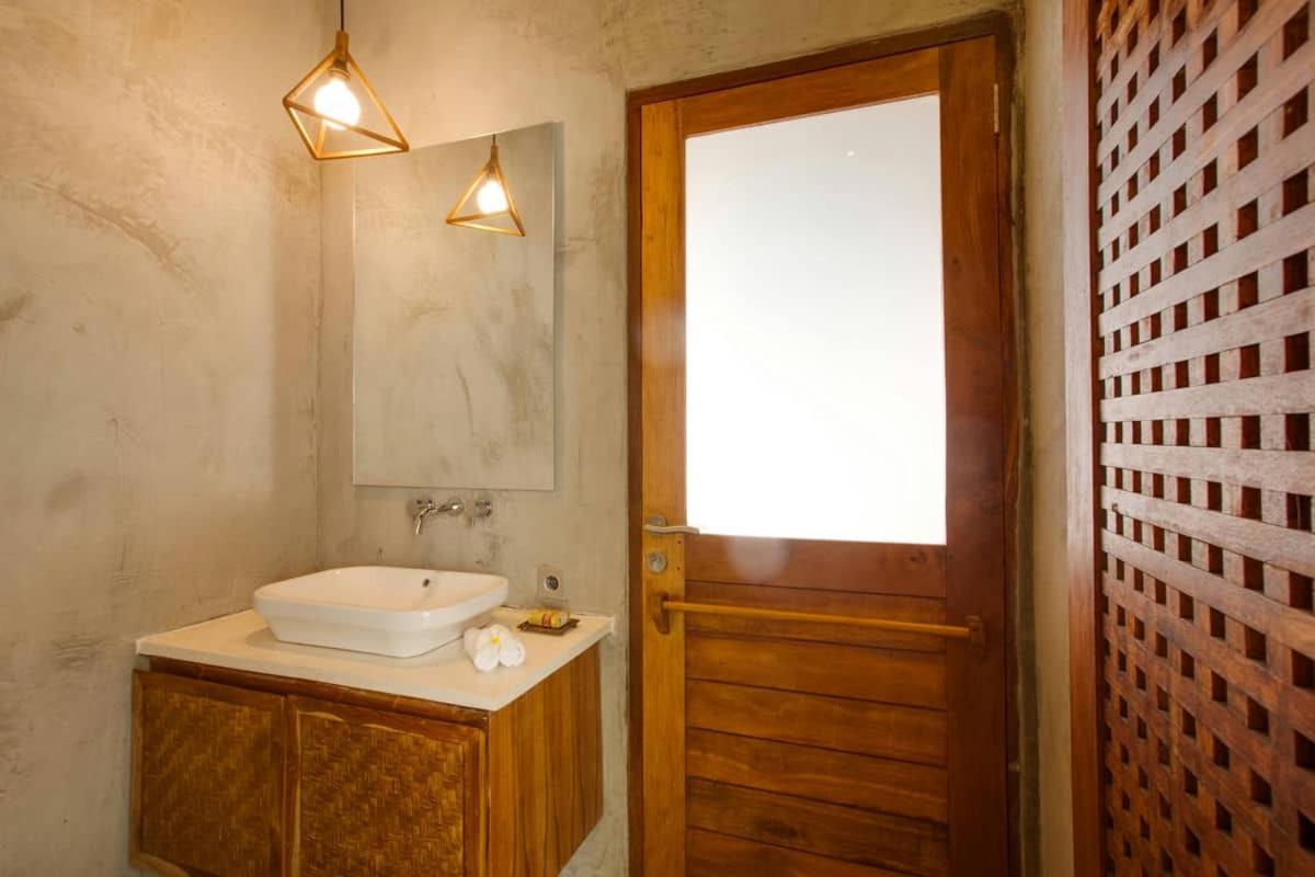 Deluxe Bungalow With Pool Access - Photo 8