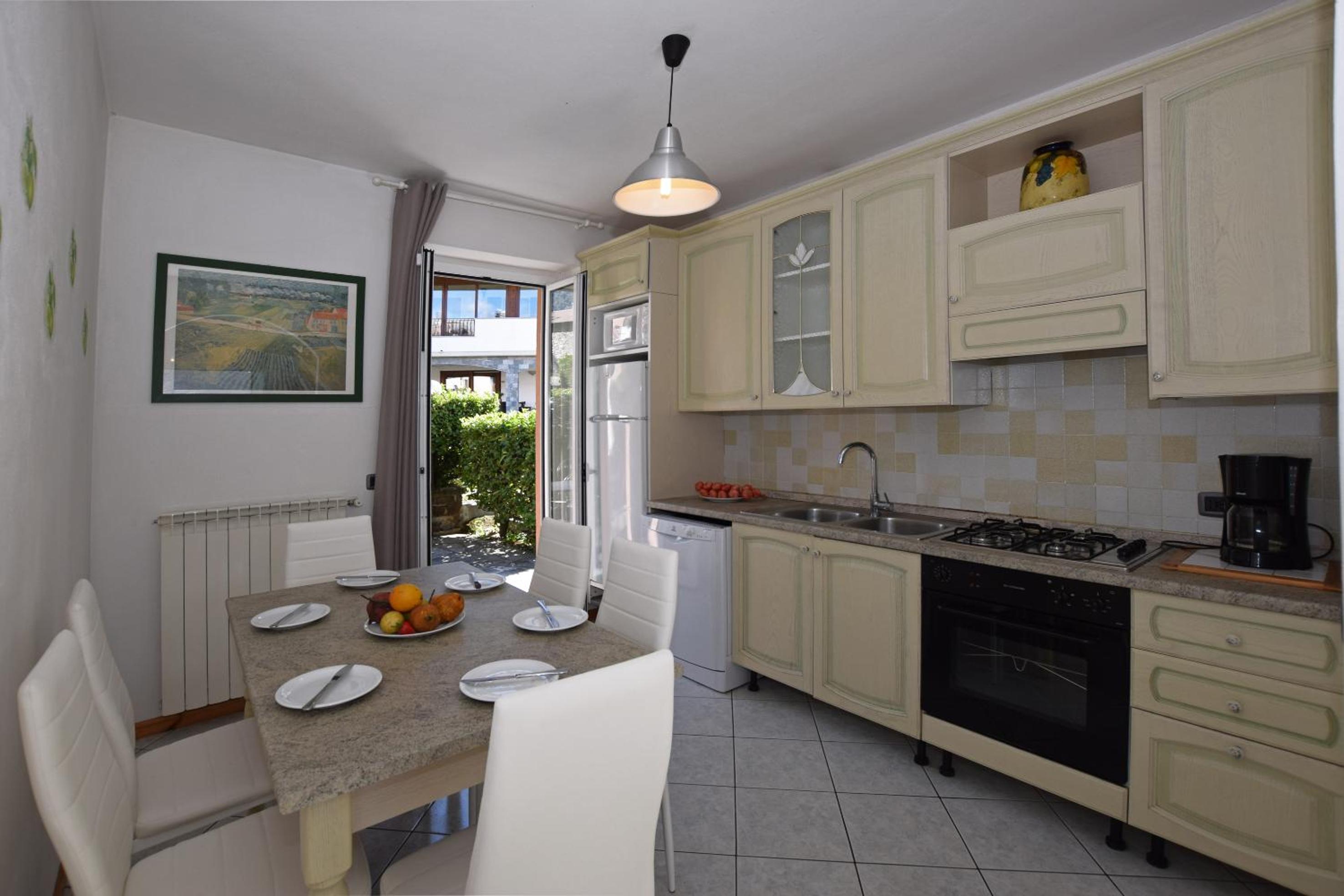Two Bedroom Apartment with Lake View 1 photo 3