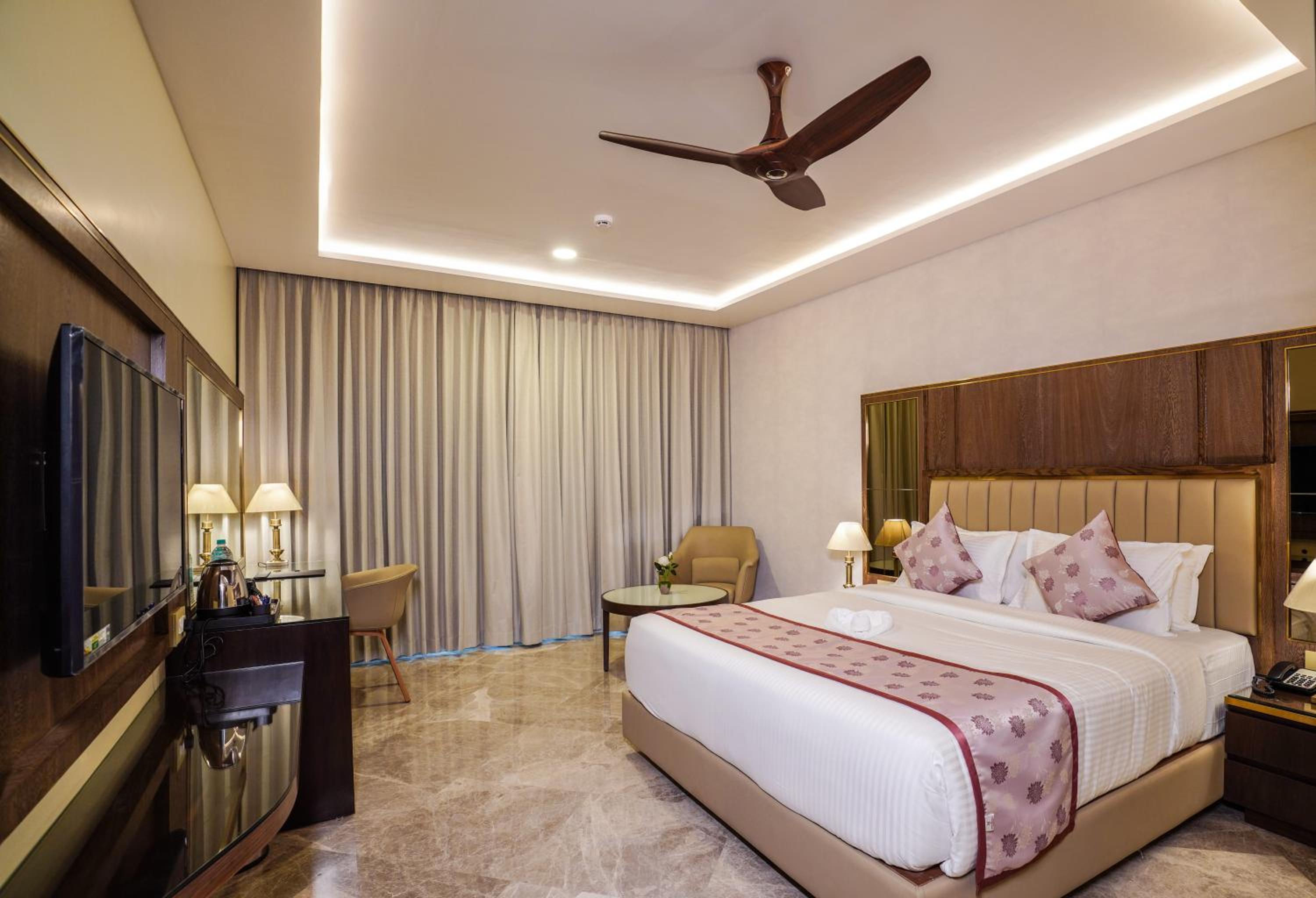 Superior King Room photo 2