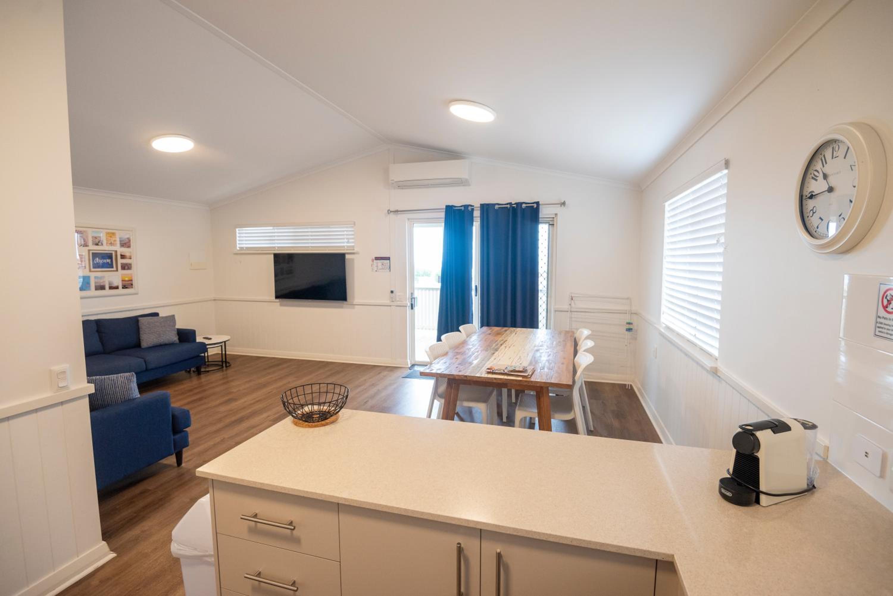 Premium Ocean View Holiday Unit - Photo 16