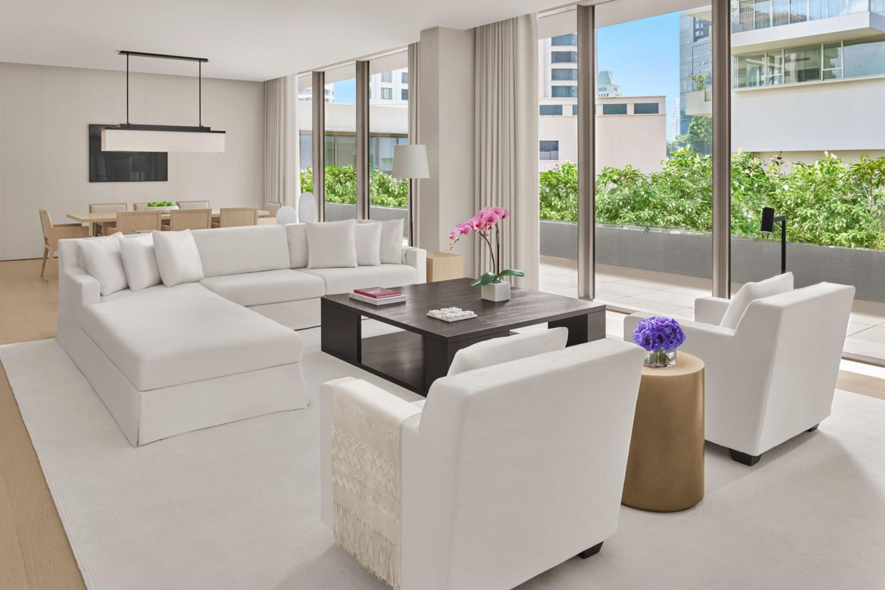 Premier Suite, 1 Bedroom Larger Suite, 1 King, Garden view, Top floor