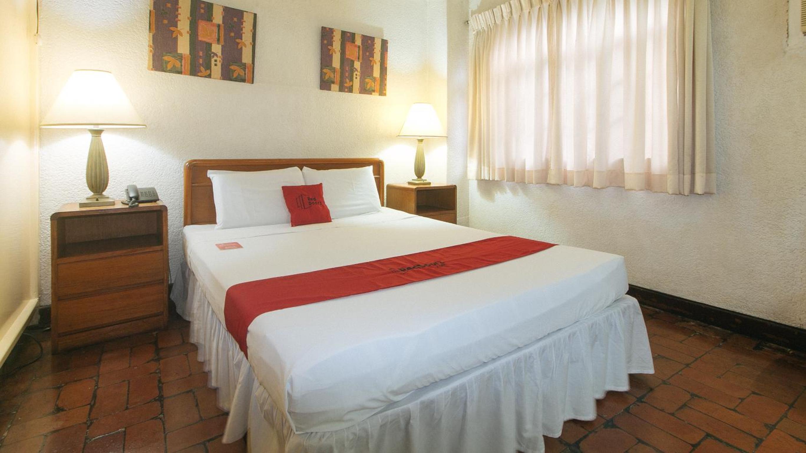 Deluxe Room - Photo 4