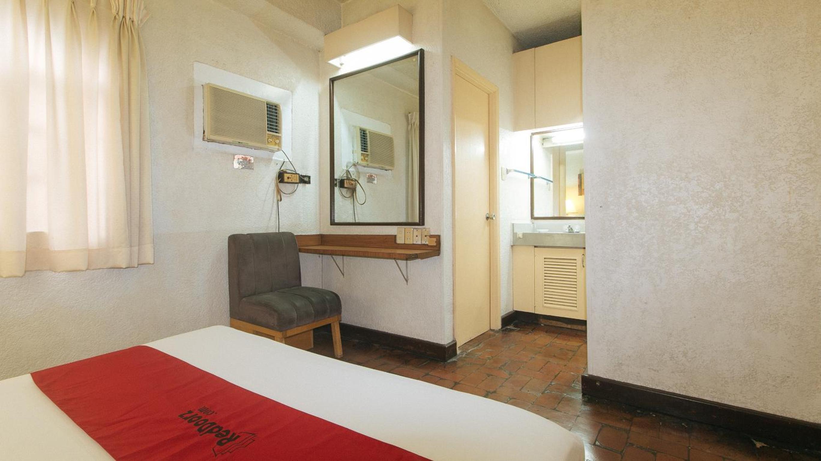 Deluxe Room - Photo 5