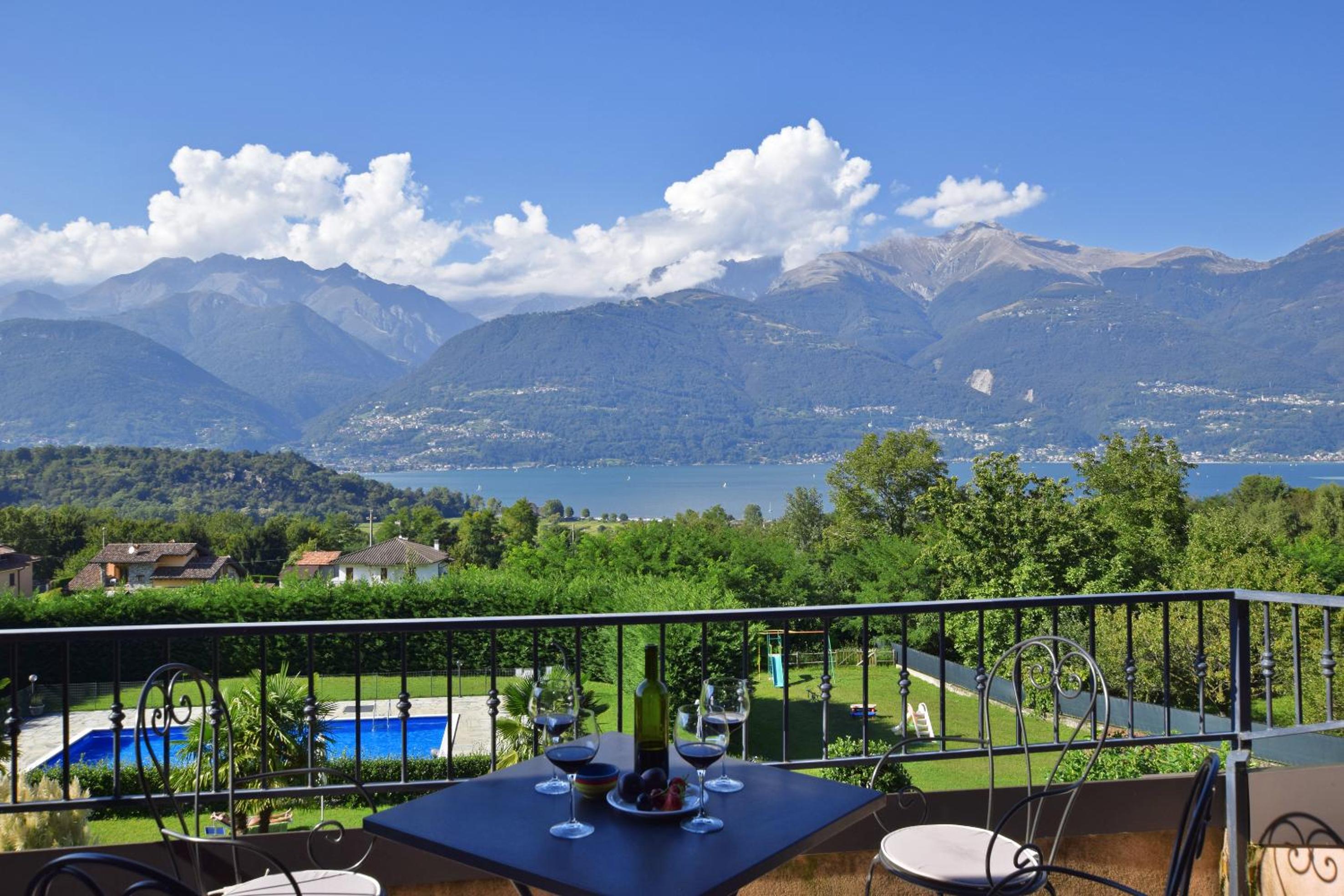 Two Bedroom Apartment with Lake View 2 photo 3