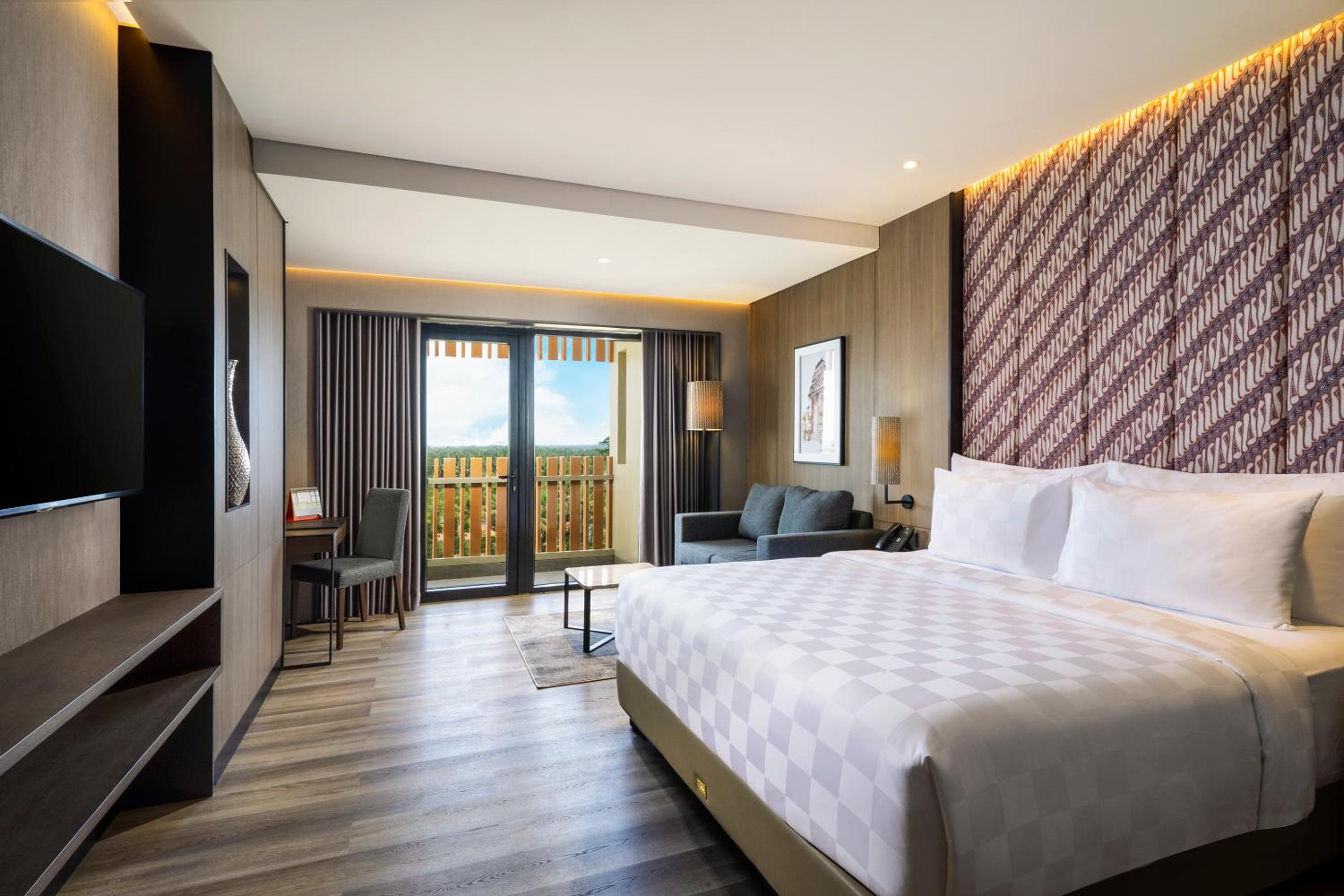 Deluxe Queen Room - Photo 2