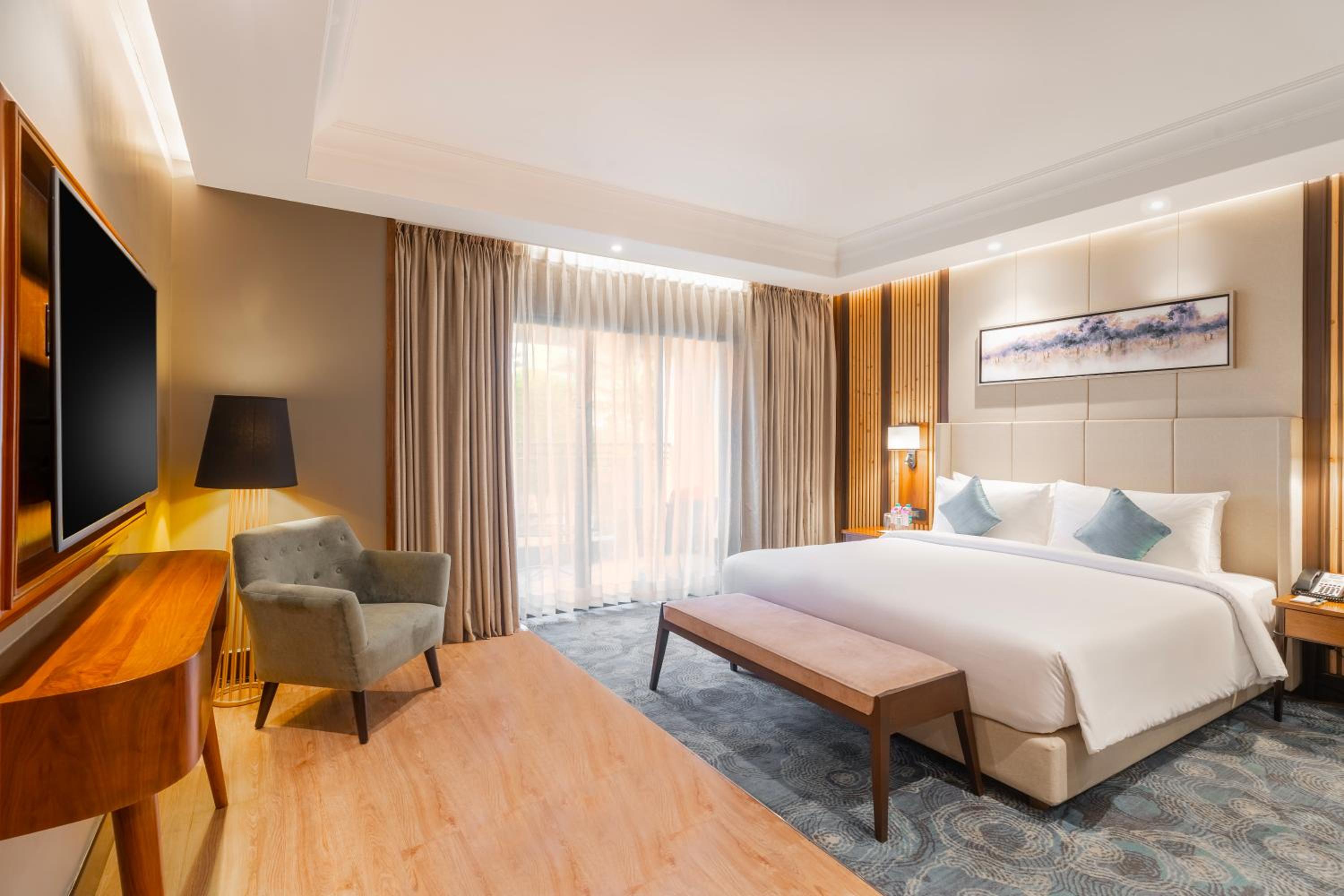 One-Bedroom Suite with Club Access - Photo 1