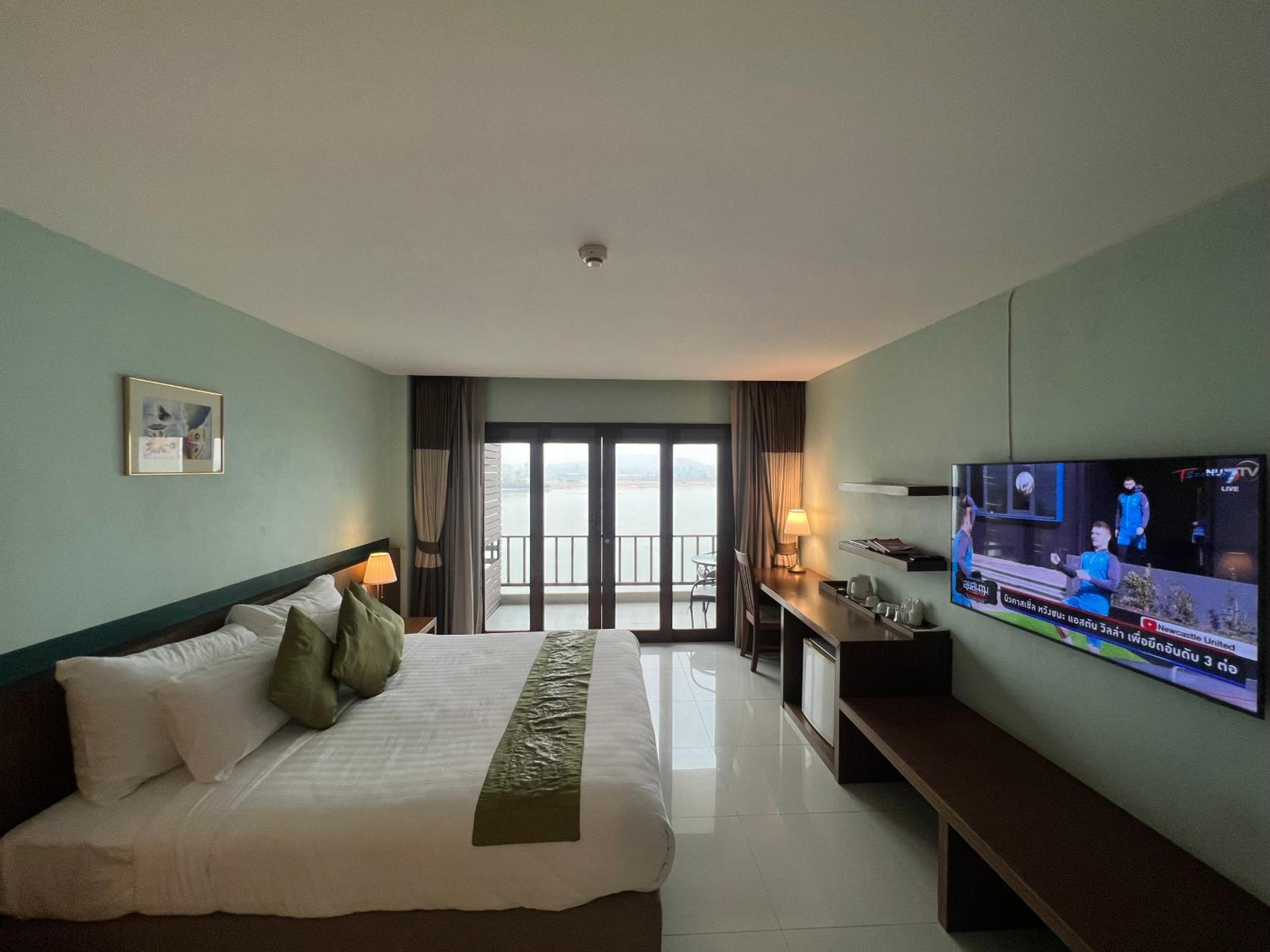 Deluxe Double Room with River View - Photo 4