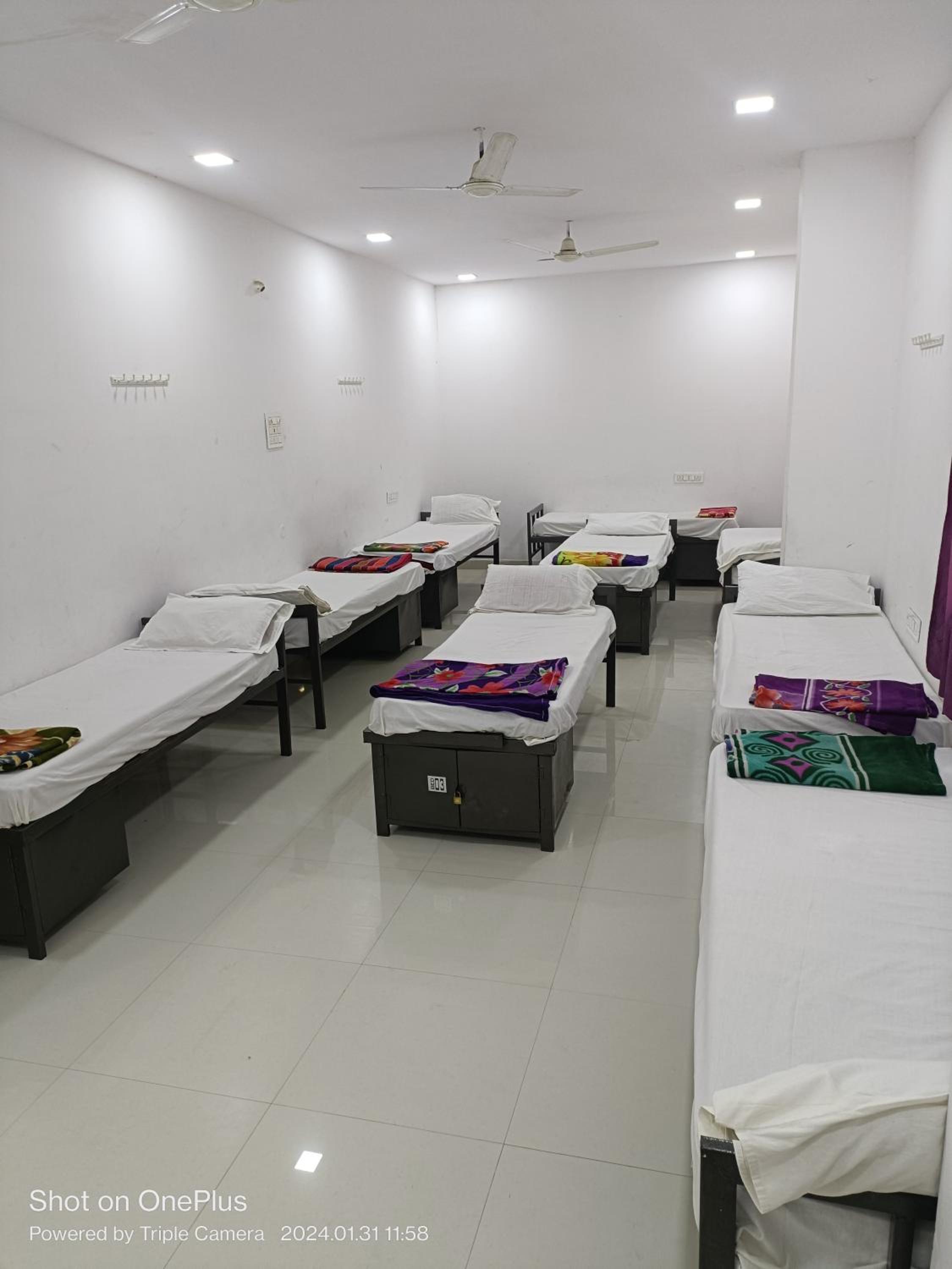 Bed in 10-Bed Mixed Dormitory Room photo 1