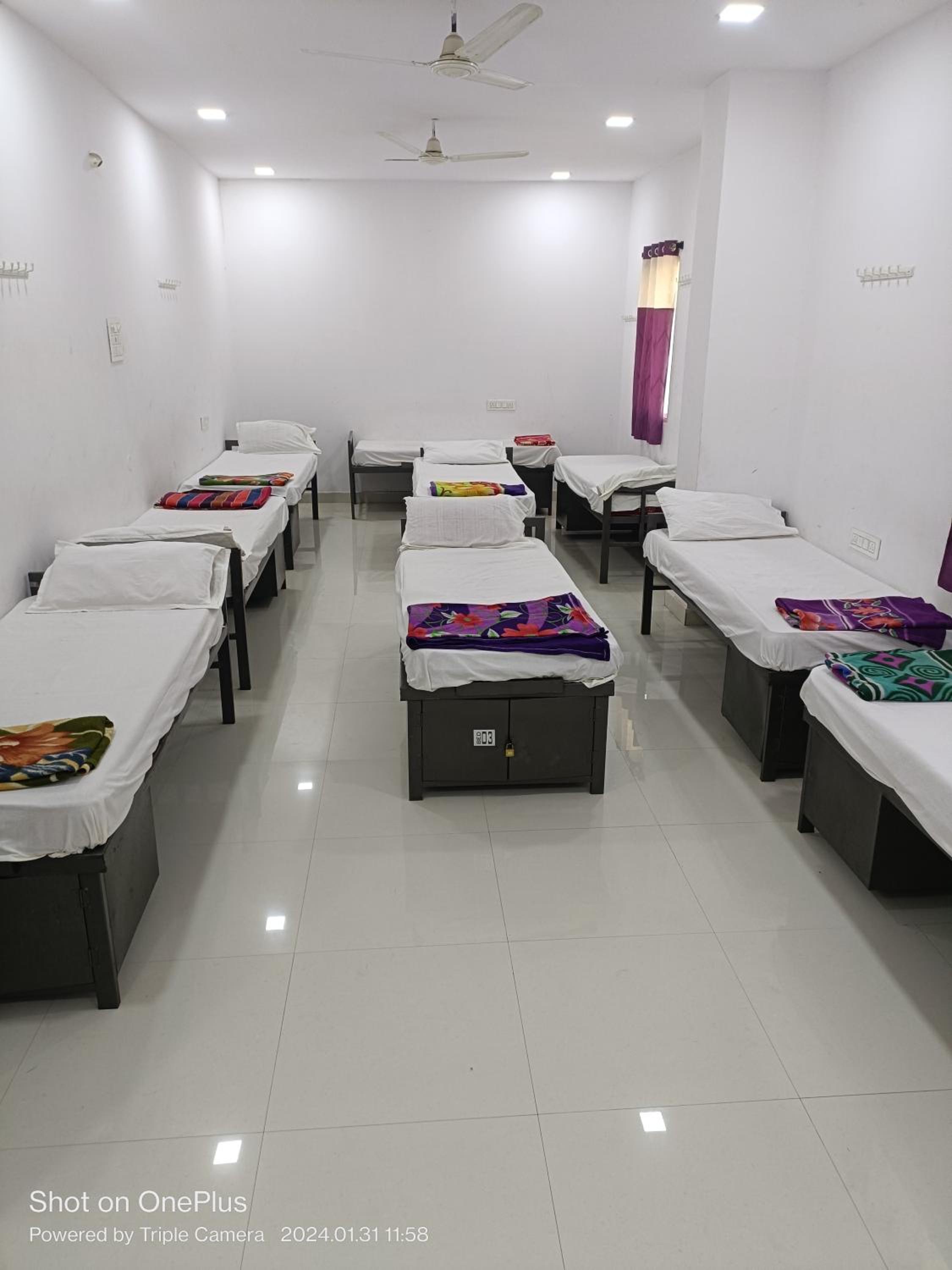 Bed in 10-Bed Mixed Dormitory Room photo 2