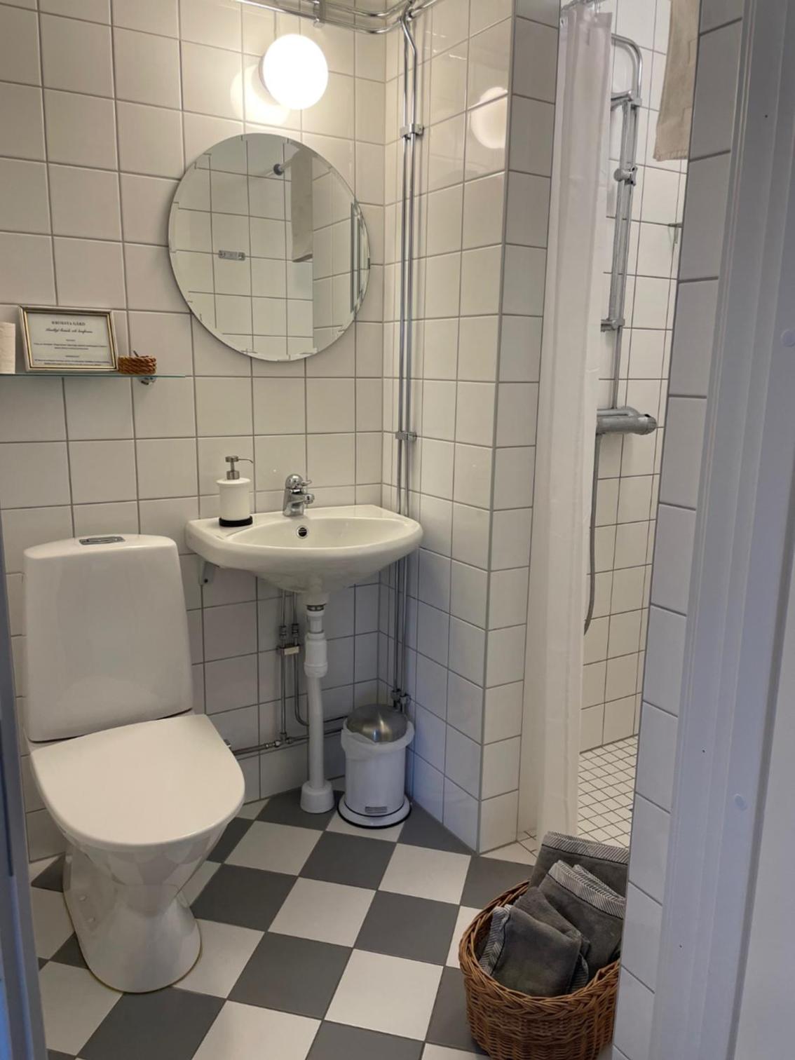 Twin Room with Private Bathroom photo 3