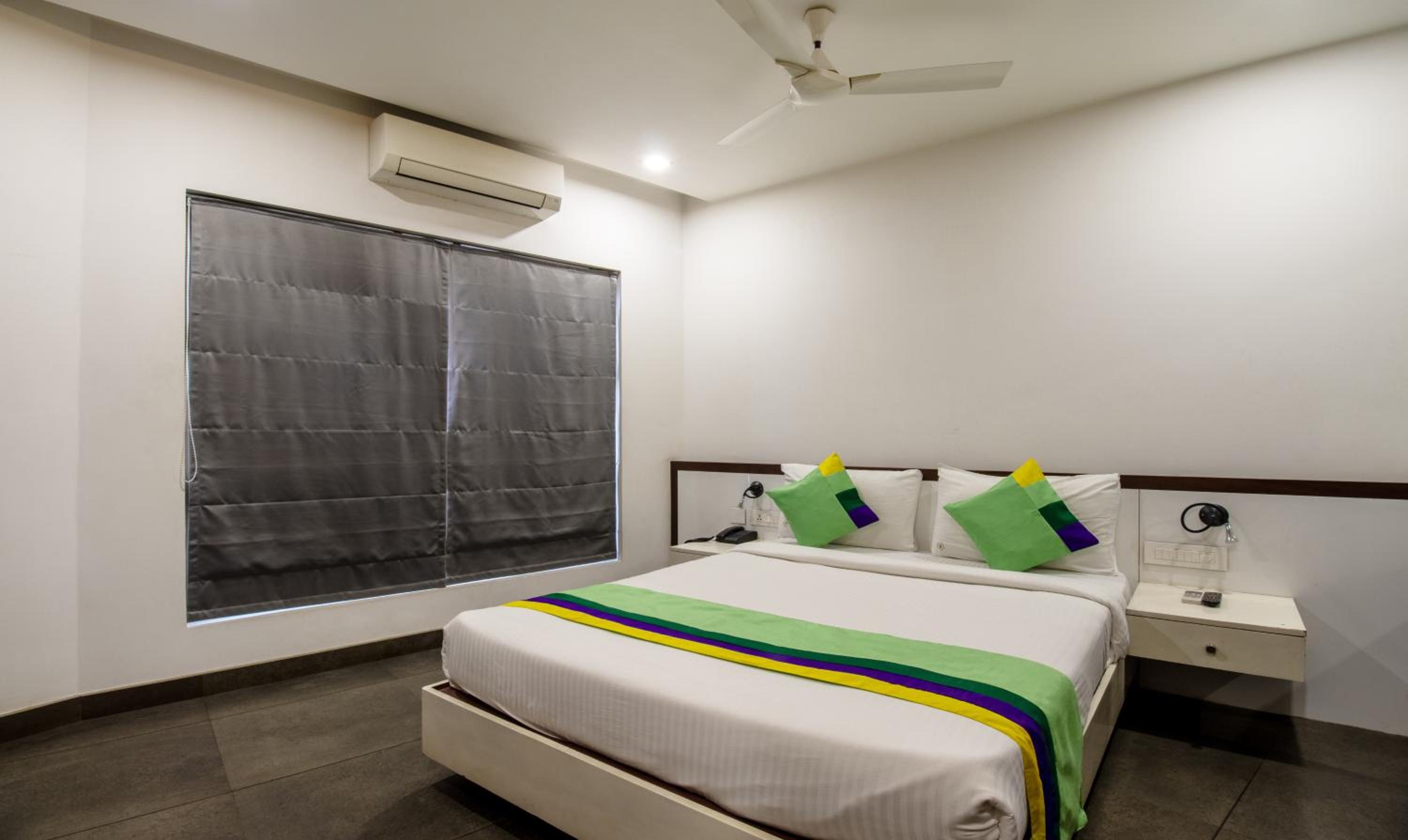Standard Room with King Bed photo 3