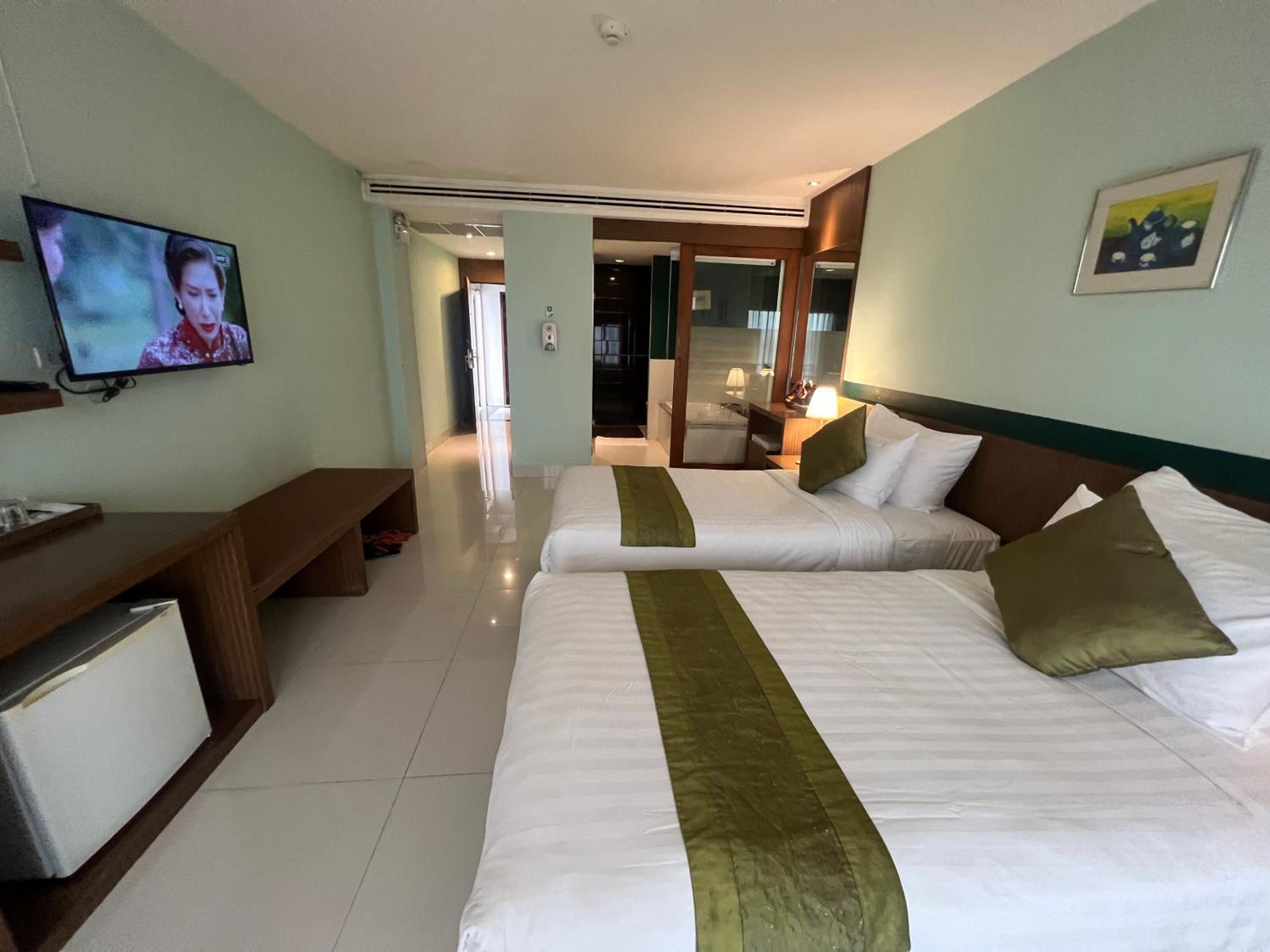 Deluxe Twin Room - Photo 17