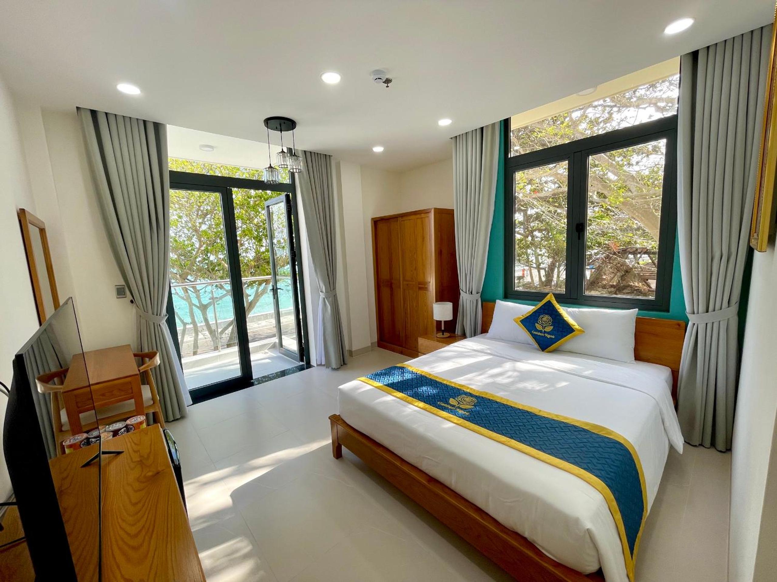 Deluxe Double Room with Sea View - Photo 1