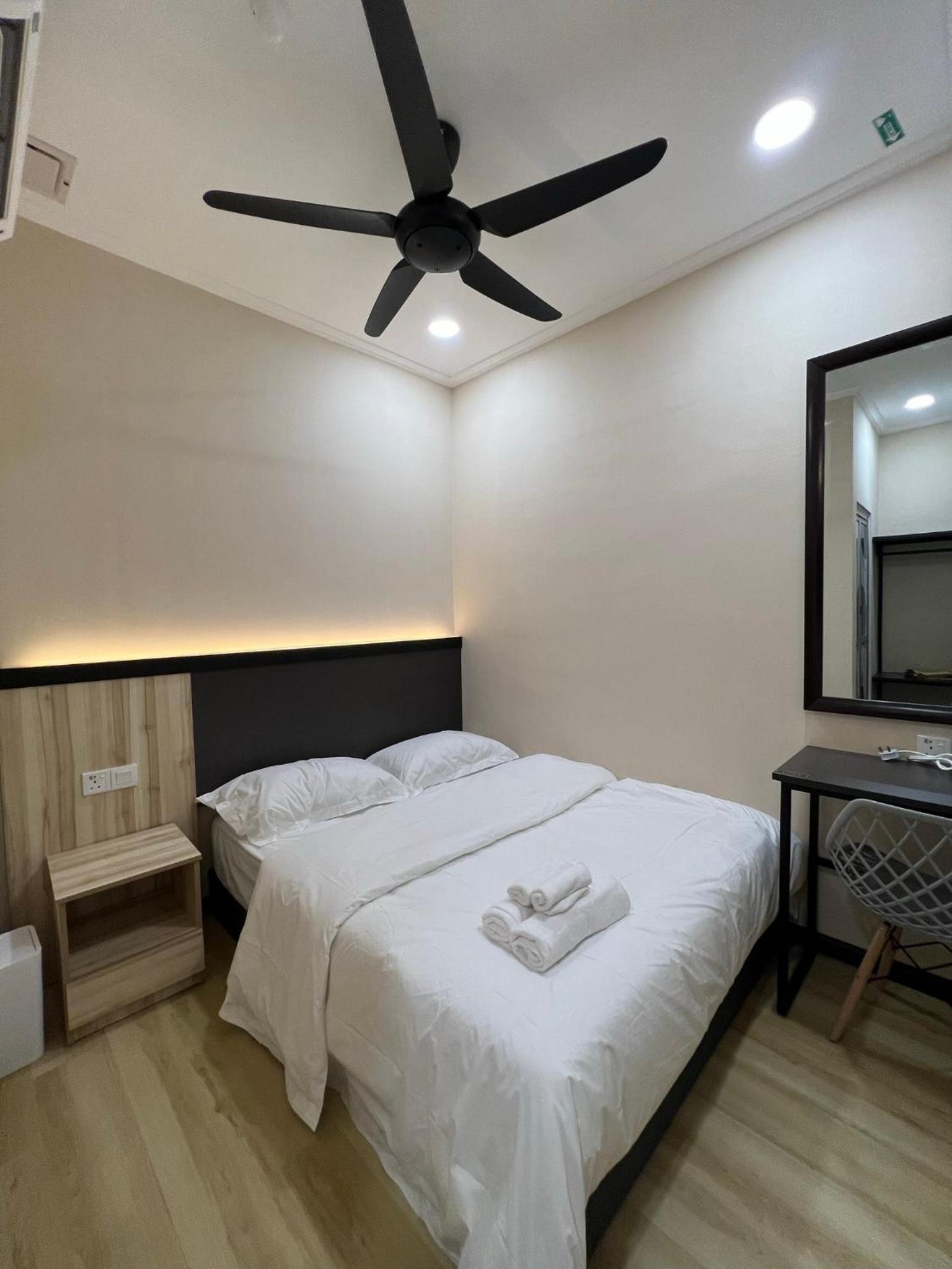 Standard Queen Room