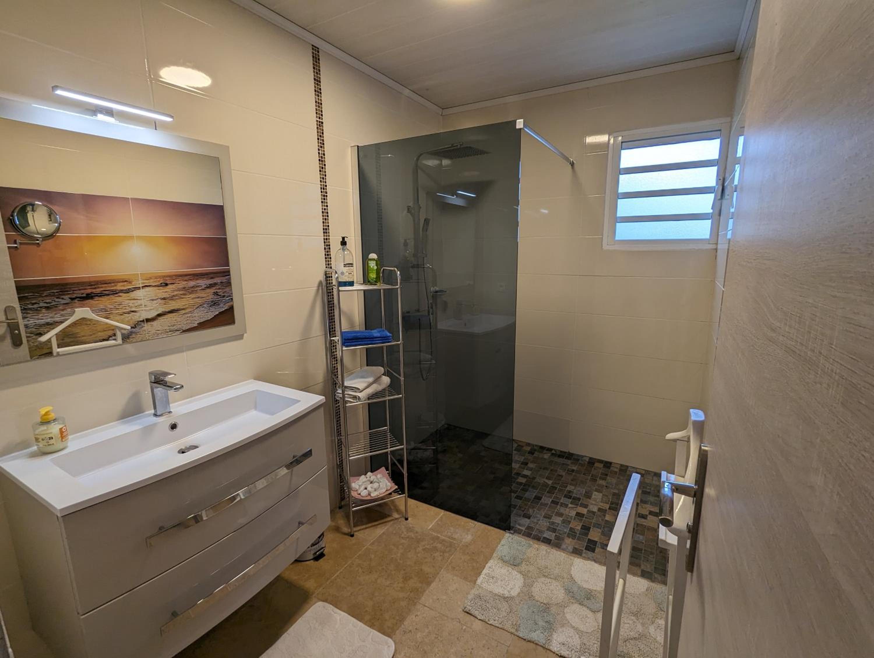 Three-Bedroom Villa photo 2