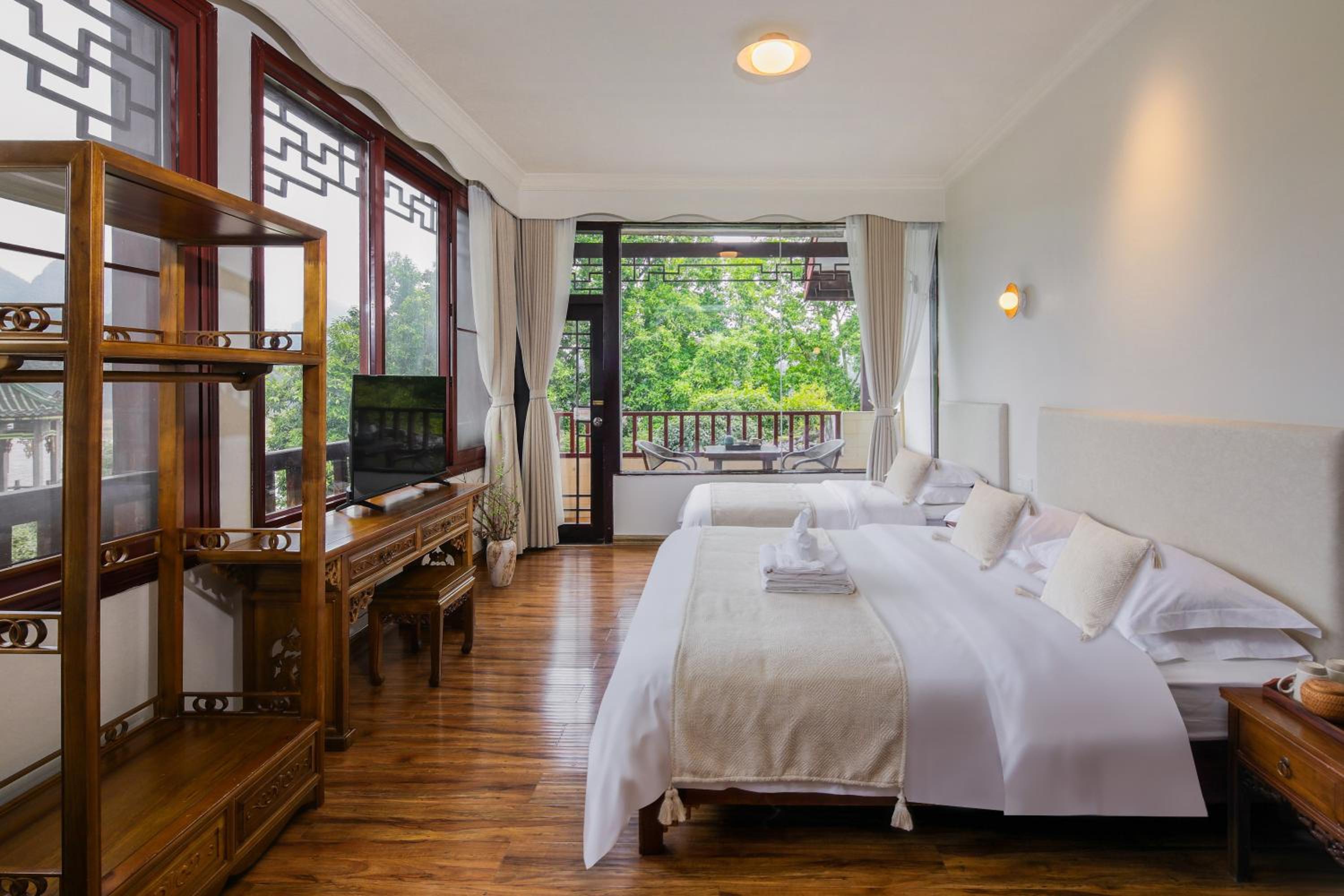 Deluxe Double Room with River View photo 2