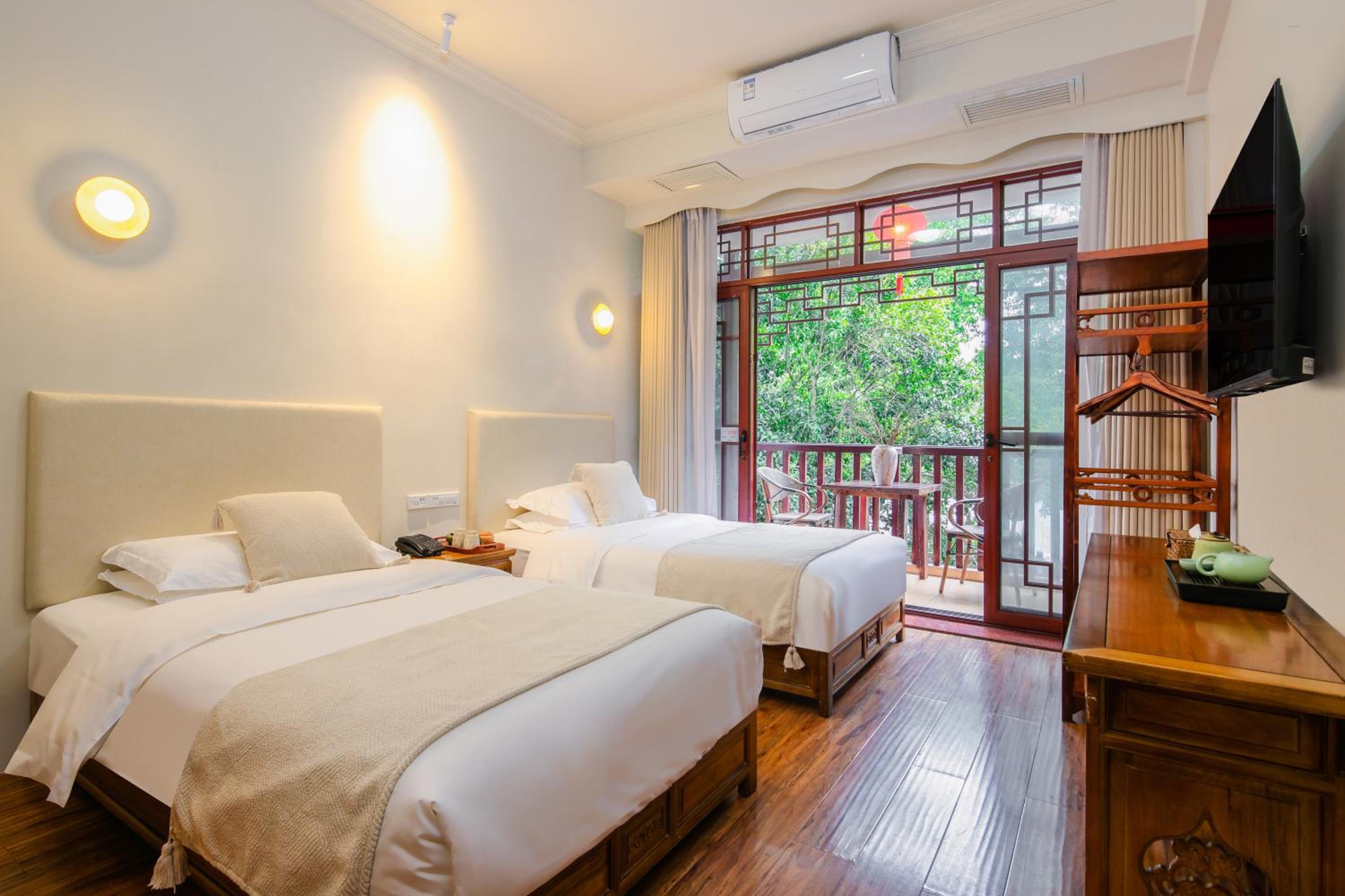 Twin Room with Balcony photo 1