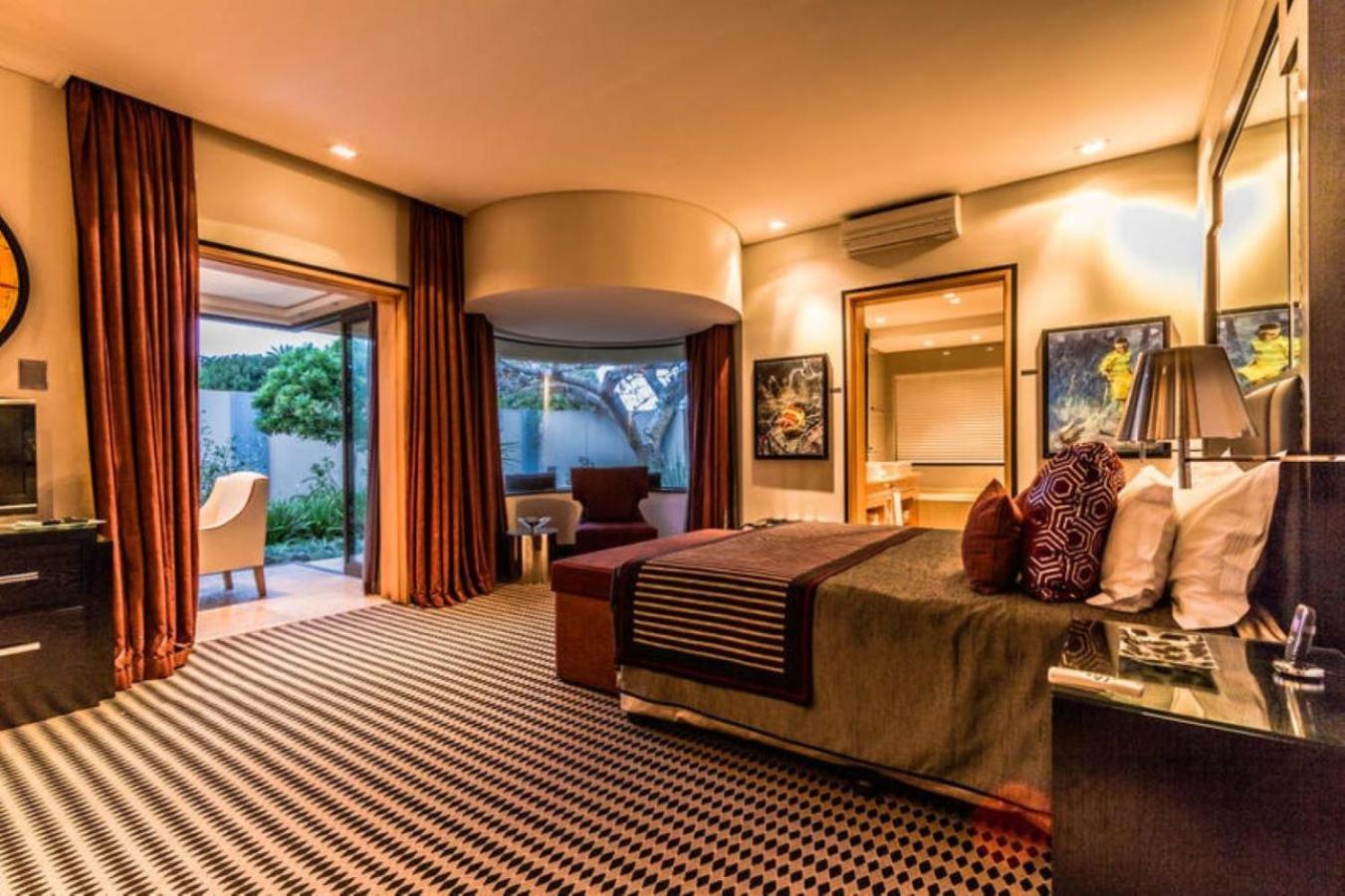 Executive Suite - Annex photo 3