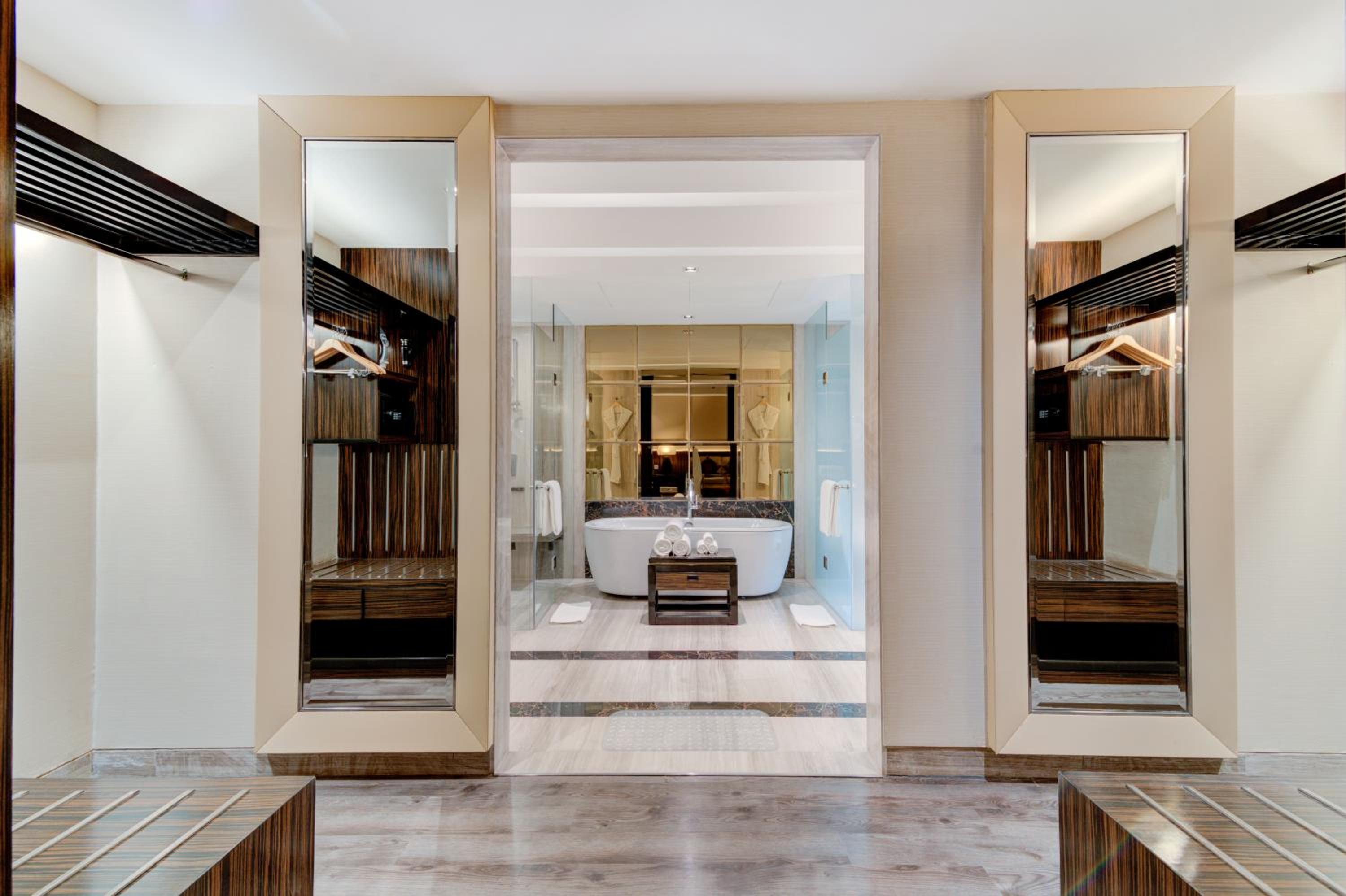 Executive Suite -20% discount on Food & Beverage, Spa and Laundry photo