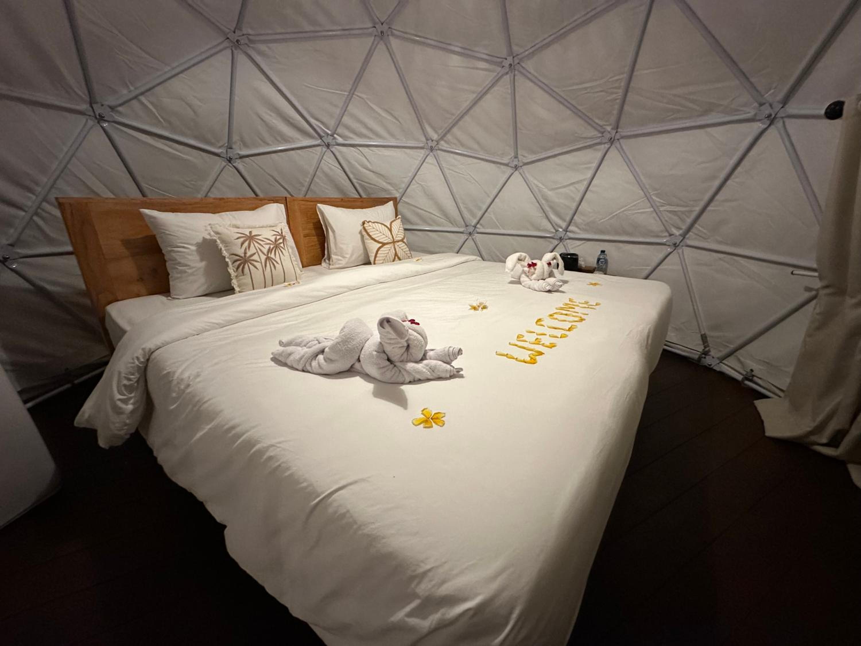 Couple Dome Tent King