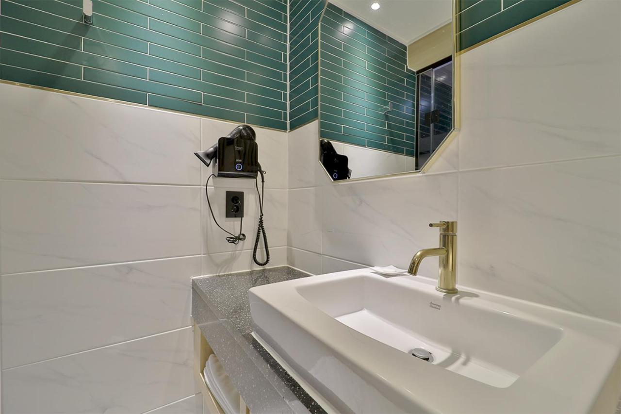 Standard Double Room - Photo 5
