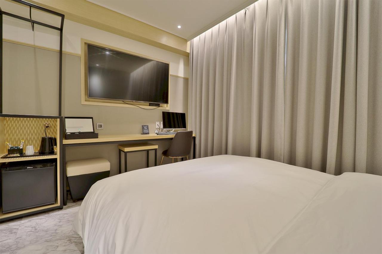 Standard Double Room - Photo 14