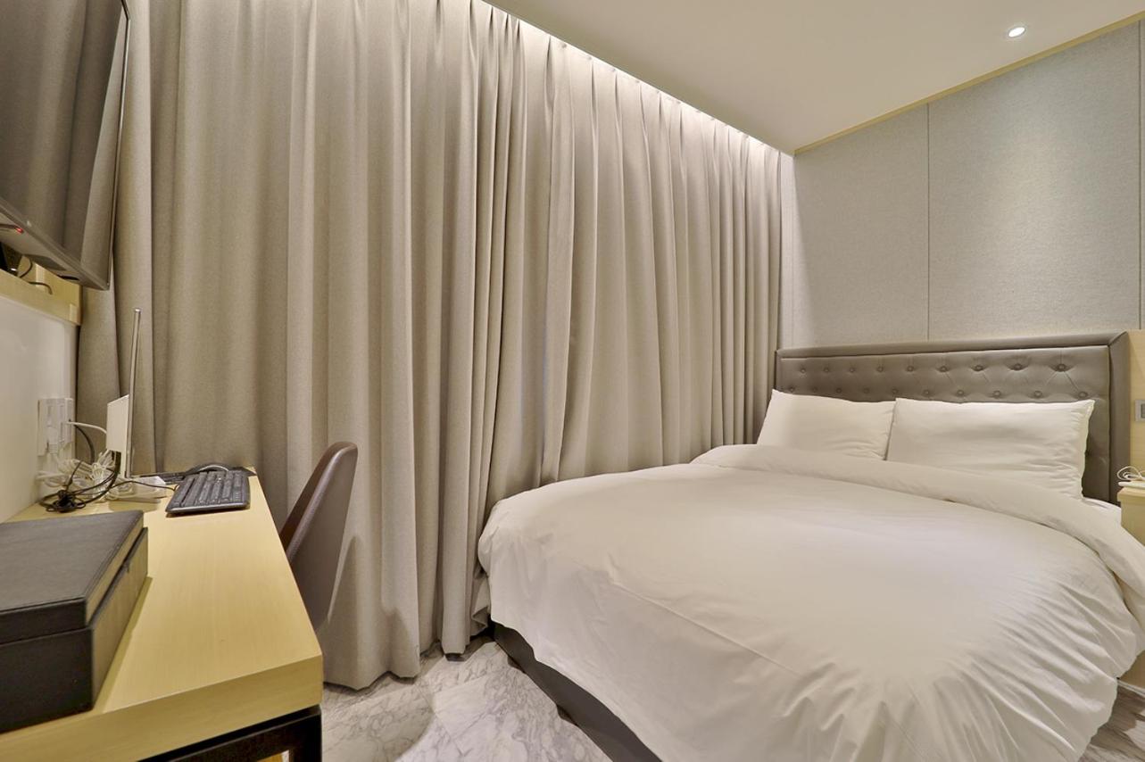 Standard Double Room - Photo 2