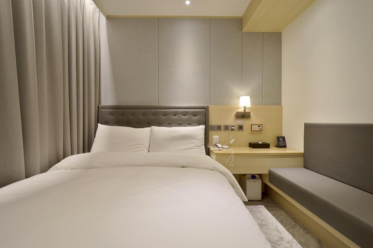 Standard Double Room - Photo 10