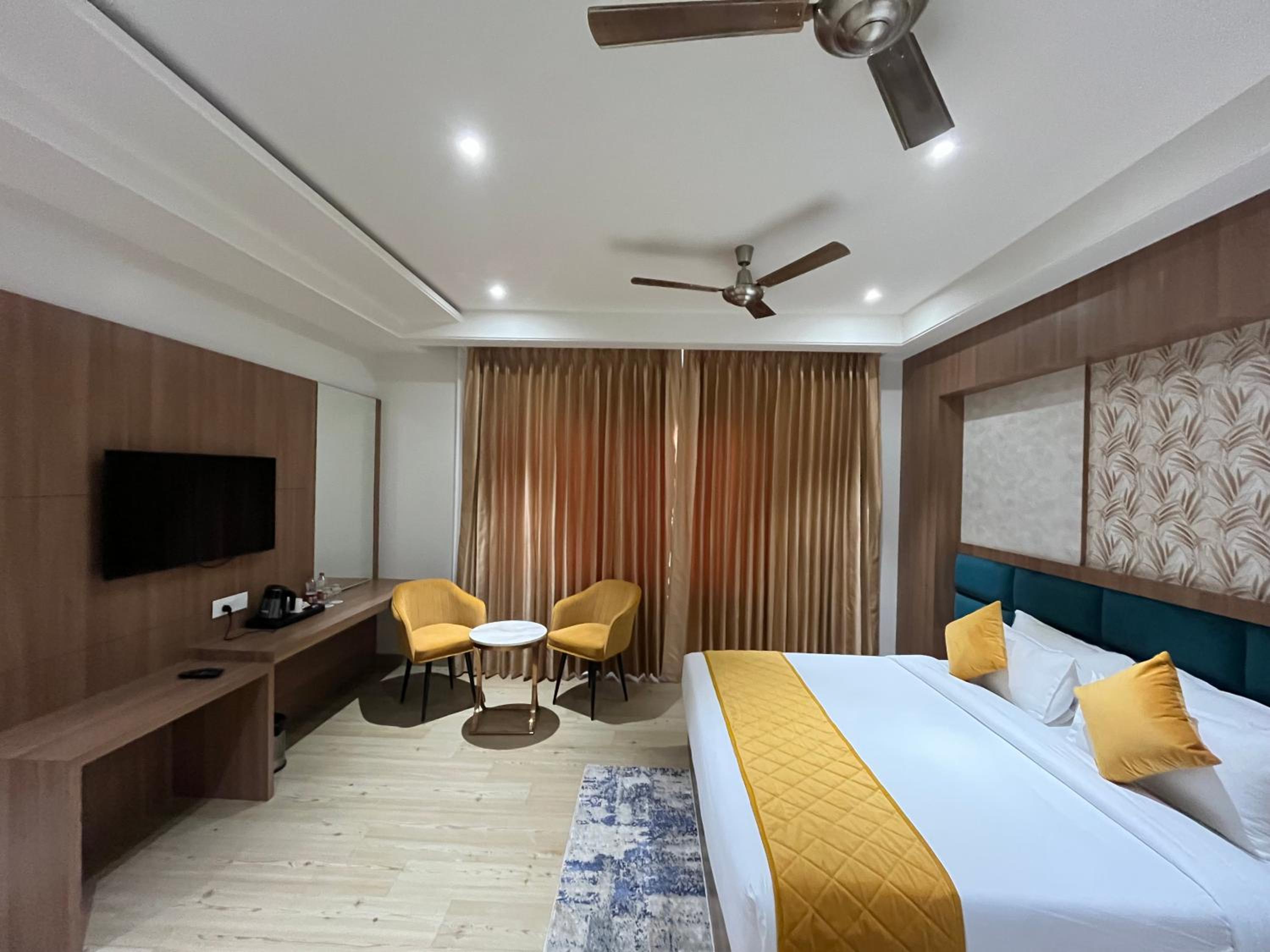 Deluxe Double Room - Photo 1